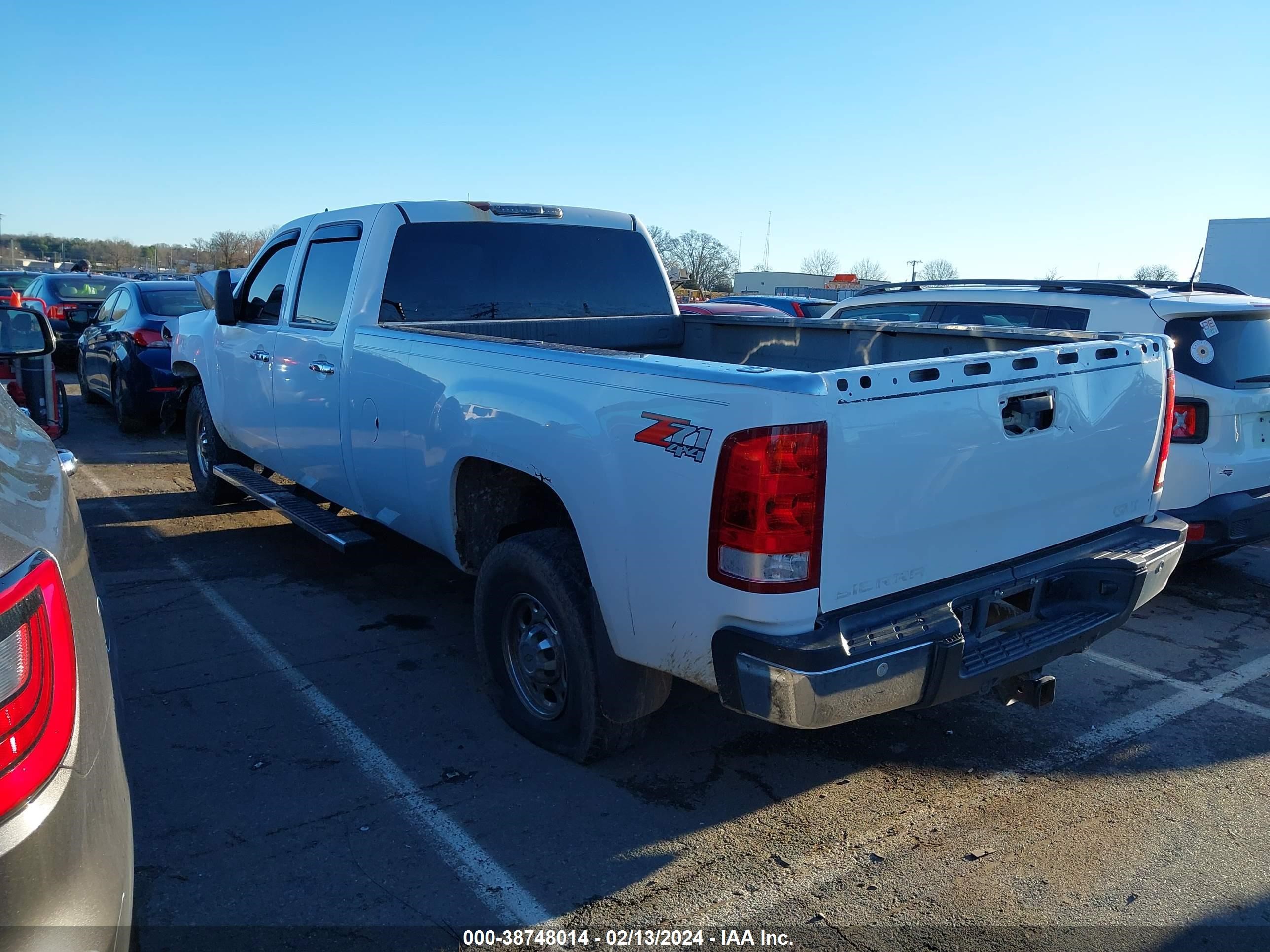 Photo 2 VIN: 1GCHK236X8F130272 - CHEVROLET SILVERADO 