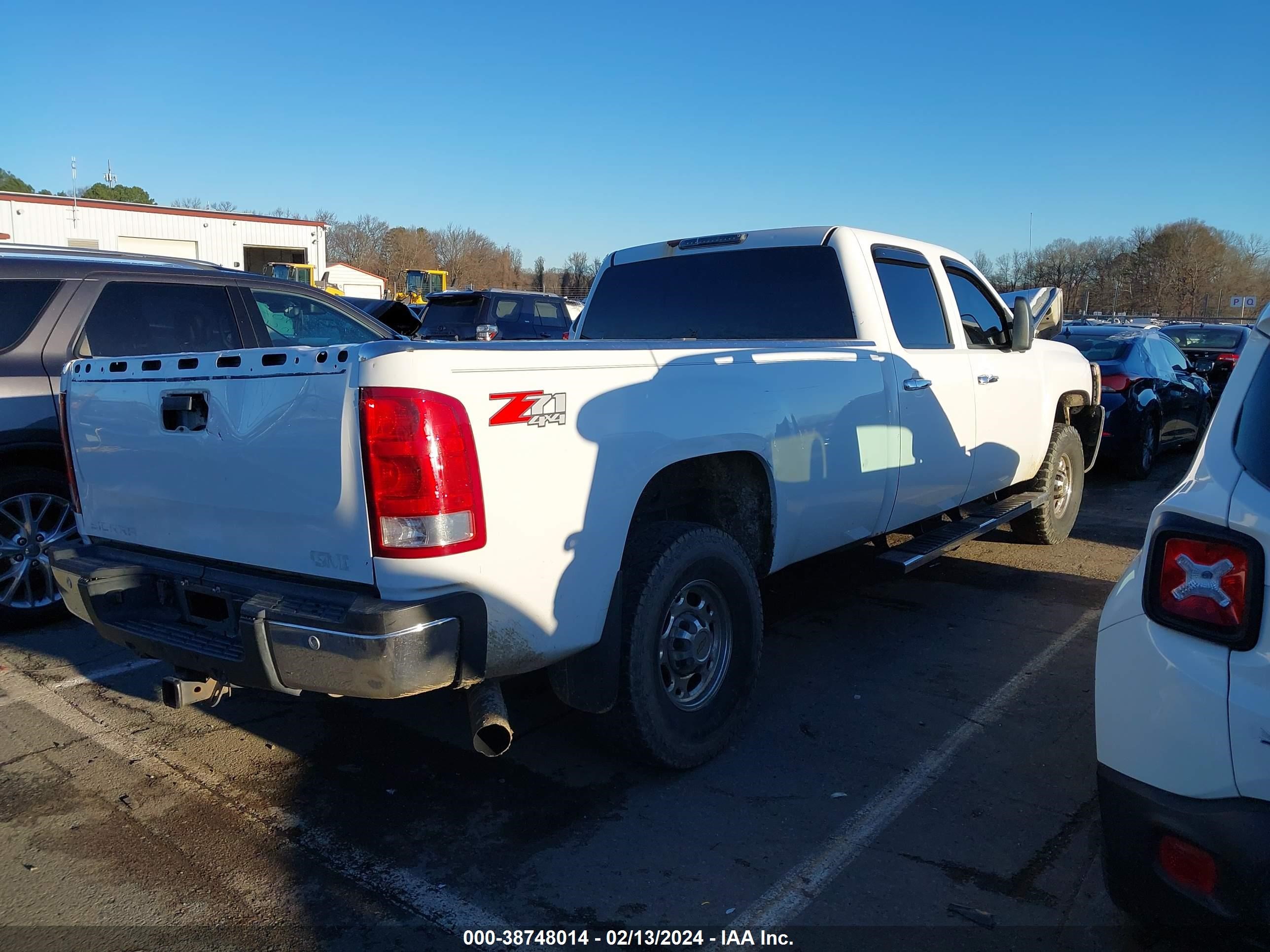 Photo 3 VIN: 1GCHK236X8F130272 - CHEVROLET SILVERADO 