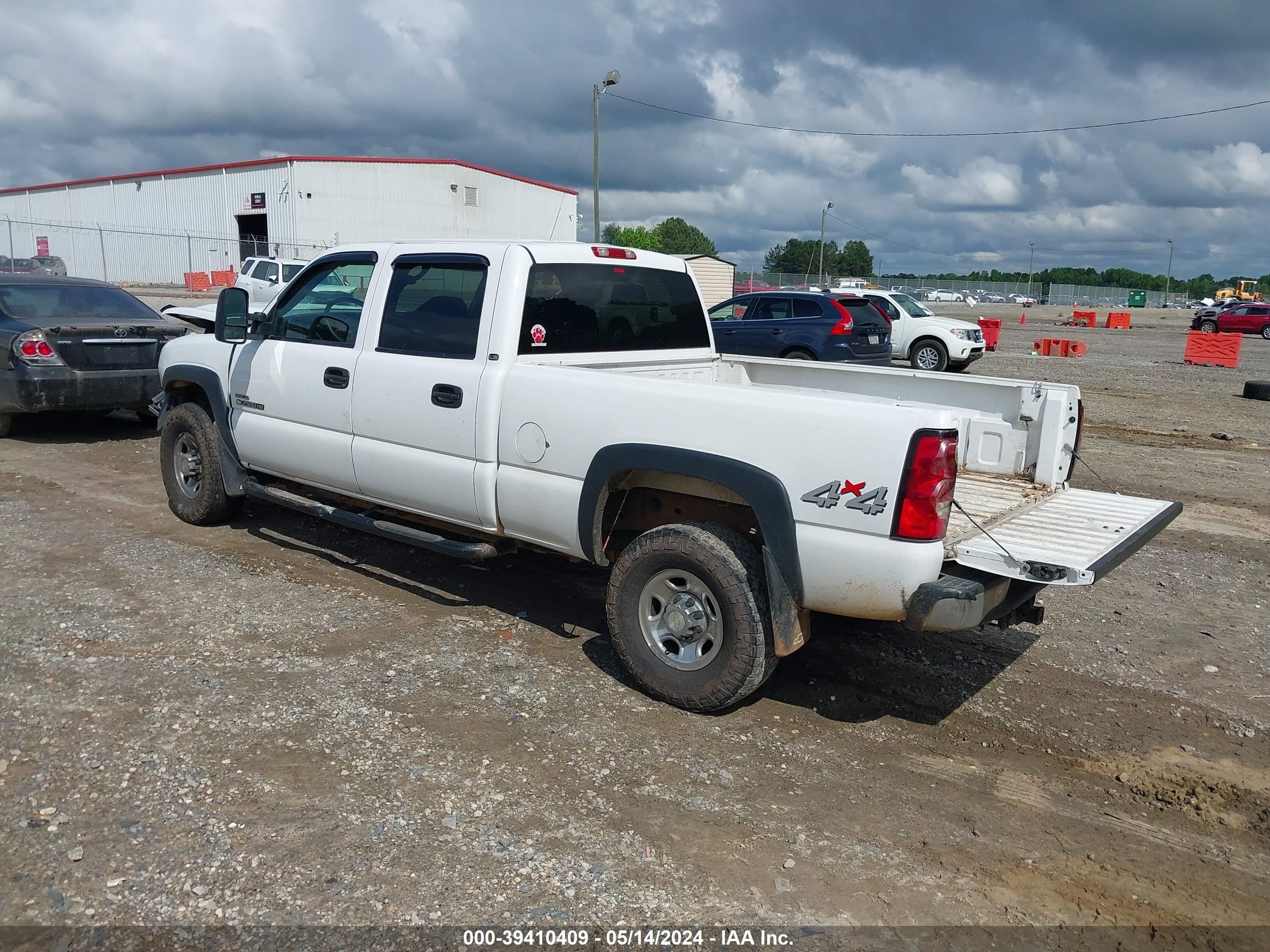 Photo 2 VIN: 1GCHK23D47F116882 - CHEVROLET SILVERADO 