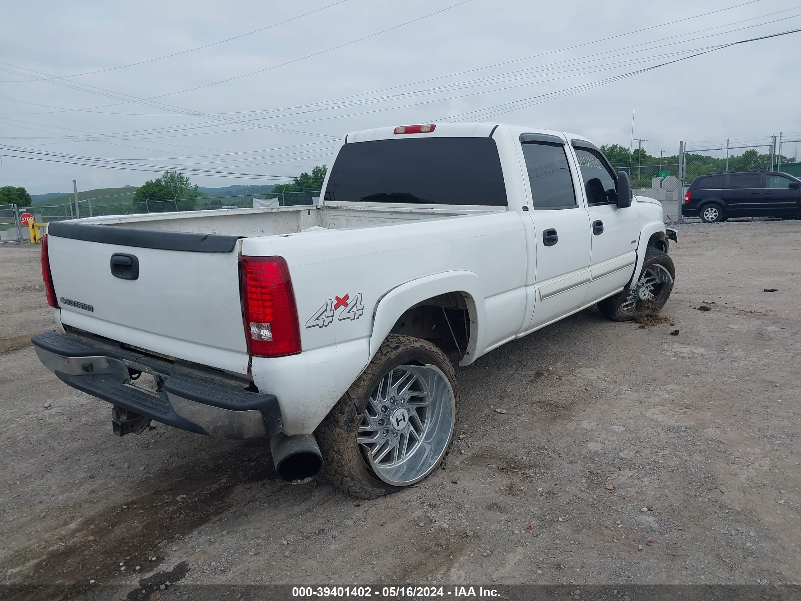 Photo 3 VIN: 1GCHK23D56F145838 - CHEVROLET SILVERADO 