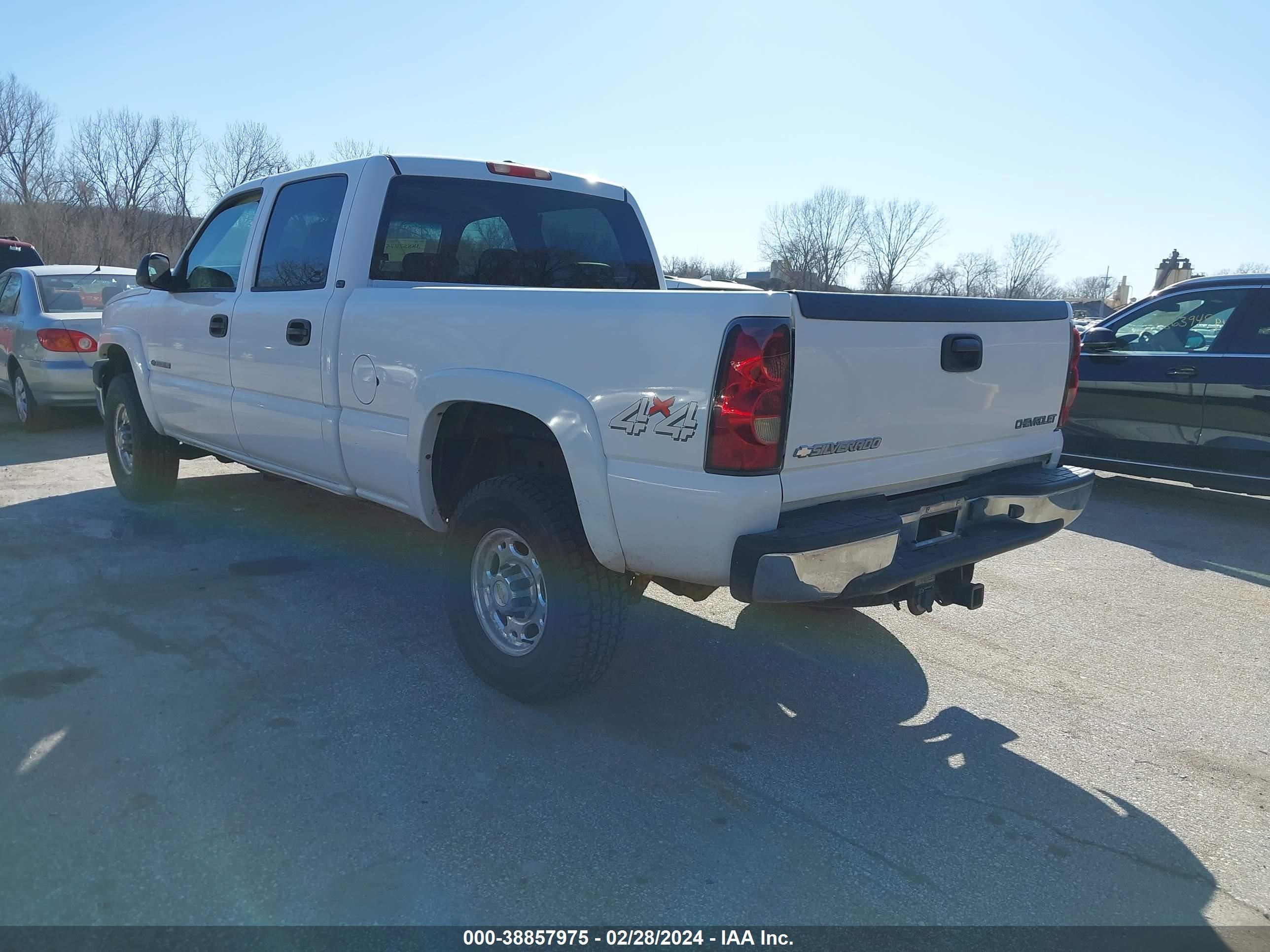 Photo 2 VIN: 1GCHK23G34F190669 - CHEVROLET SILVERADO 