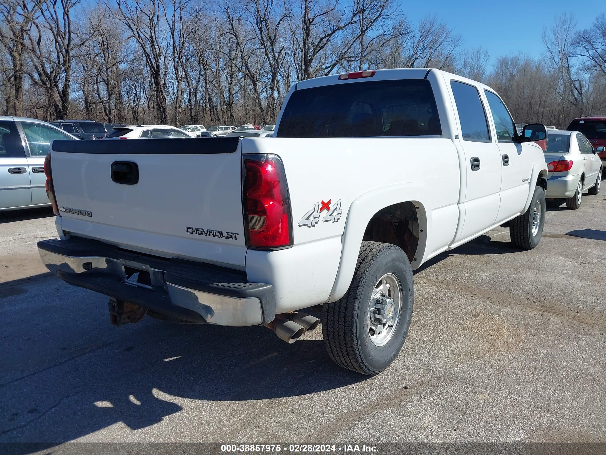 Photo 3 VIN: 1GCHK23G34F190669 - CHEVROLET SILVERADO 