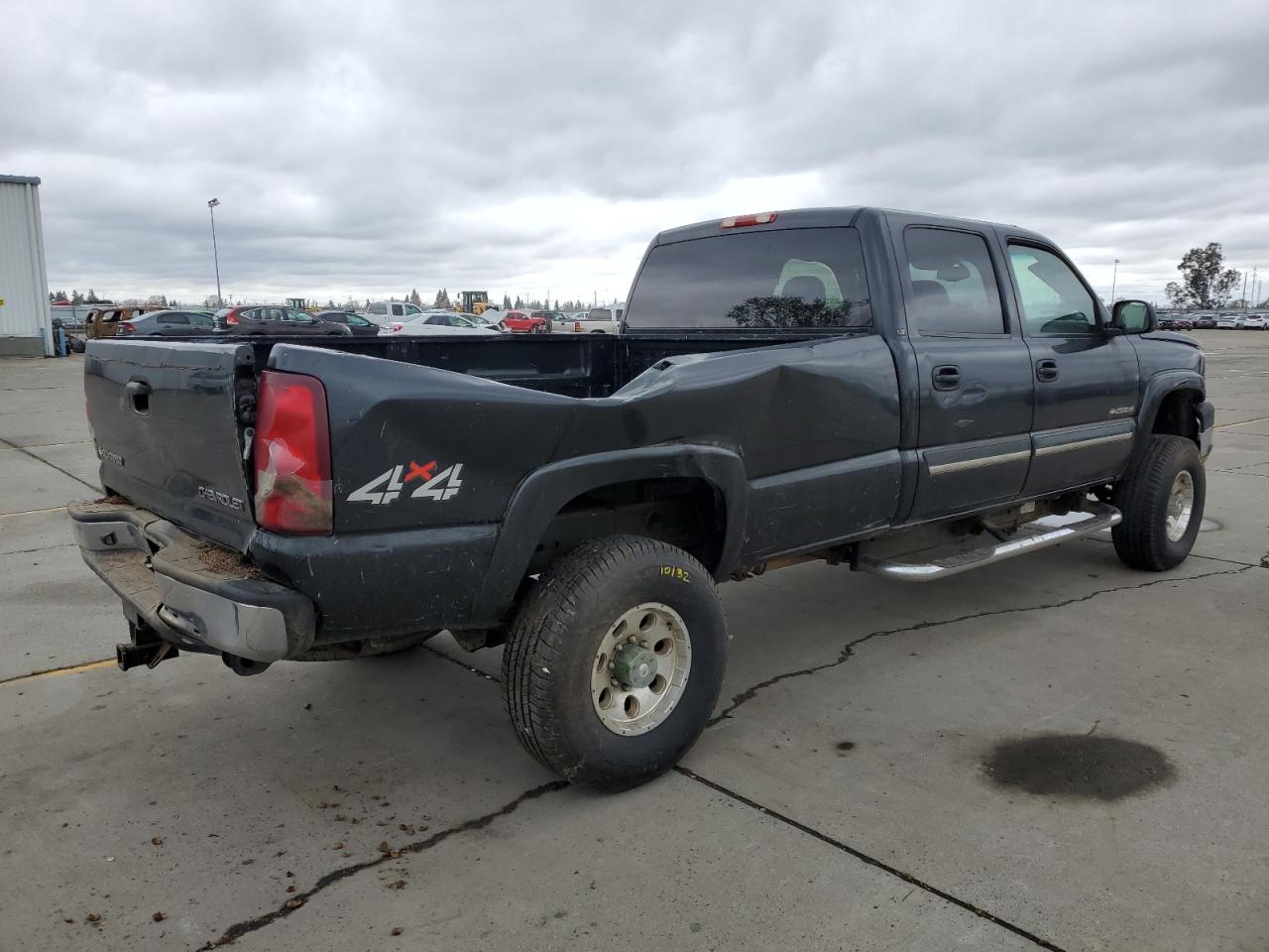 Photo 2 VIN: 1GCHK23G63F143795 - CHEVROLET SILVERADO 