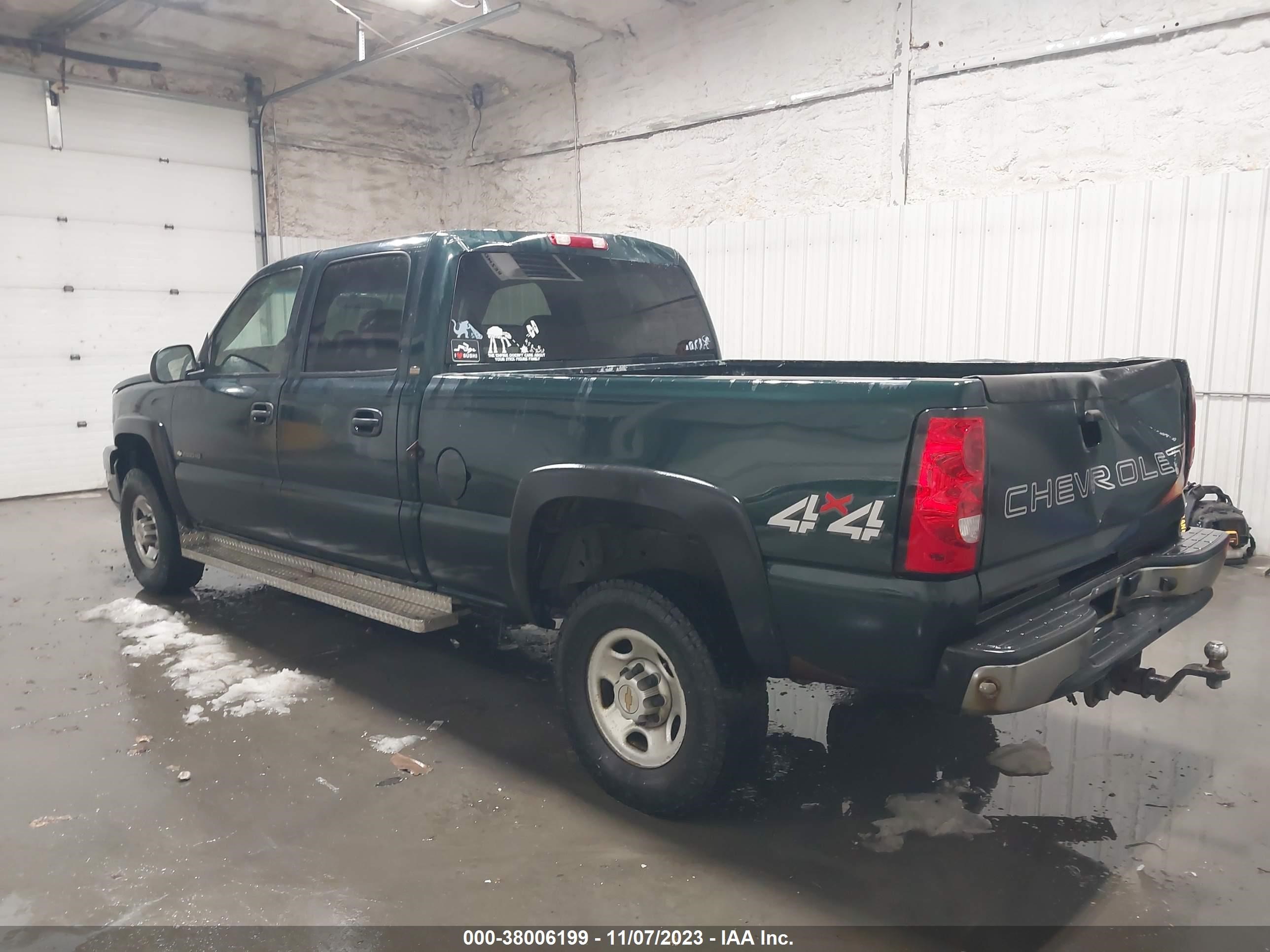 Photo 2 VIN: 1GCHK23U23F104563 - CHEVROLET SILVERADO 