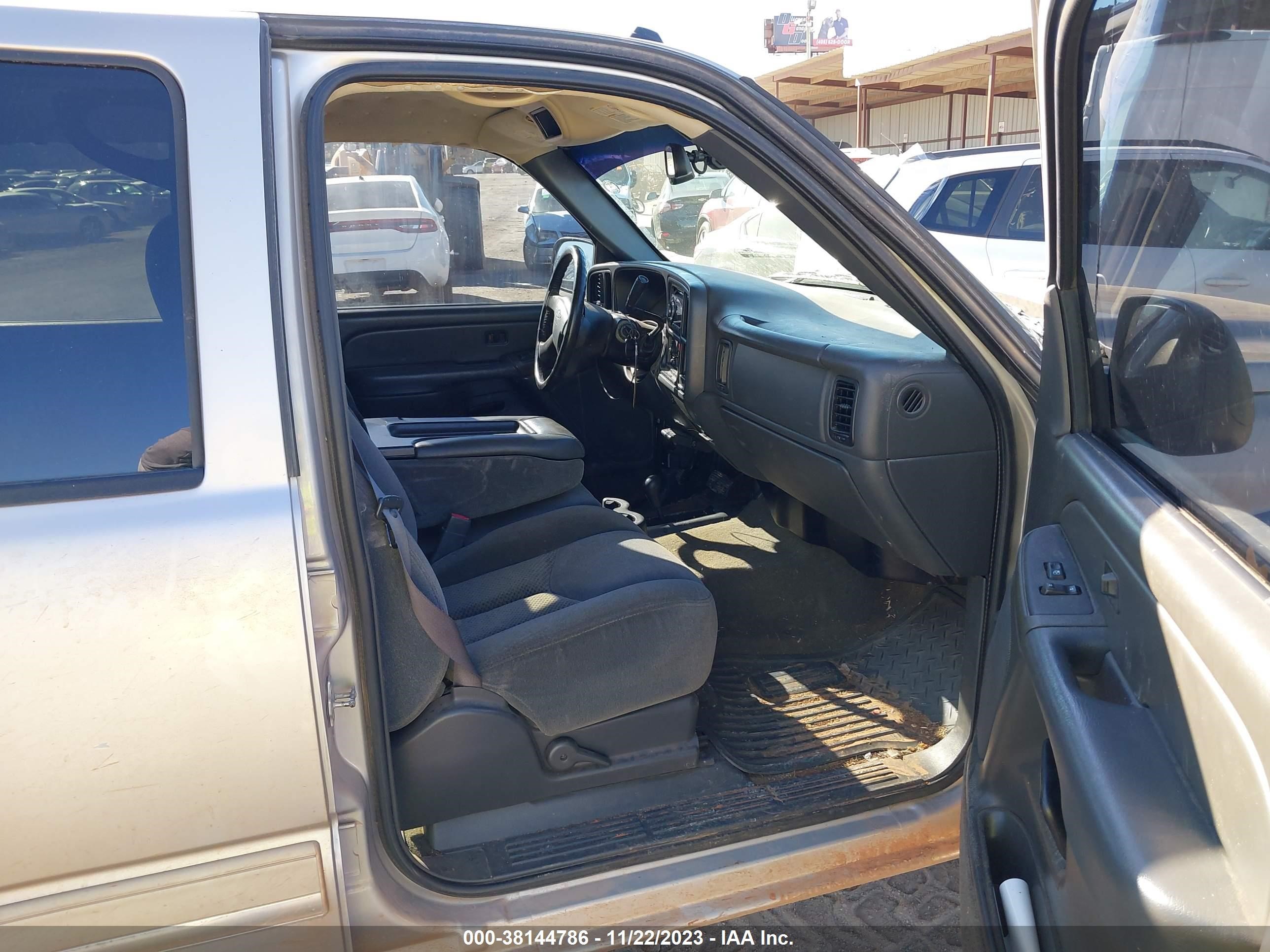 Photo 4 VIN: 1GCHK23U35F965883 - CHEVROLET SILVERADO 