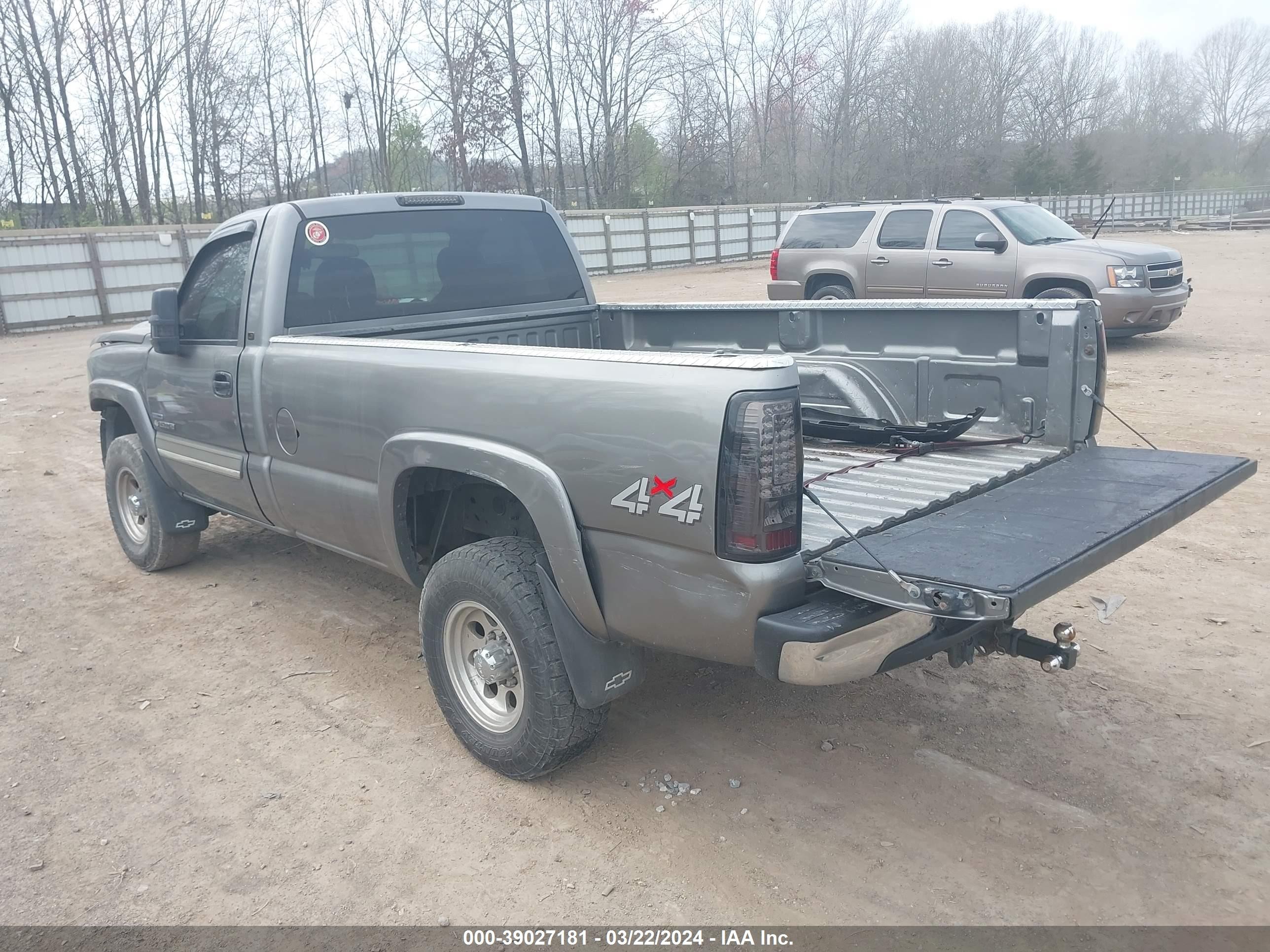 Photo 2 VIN: 1GCHK24D56E265126 - CHEVROLET SILVERADO 