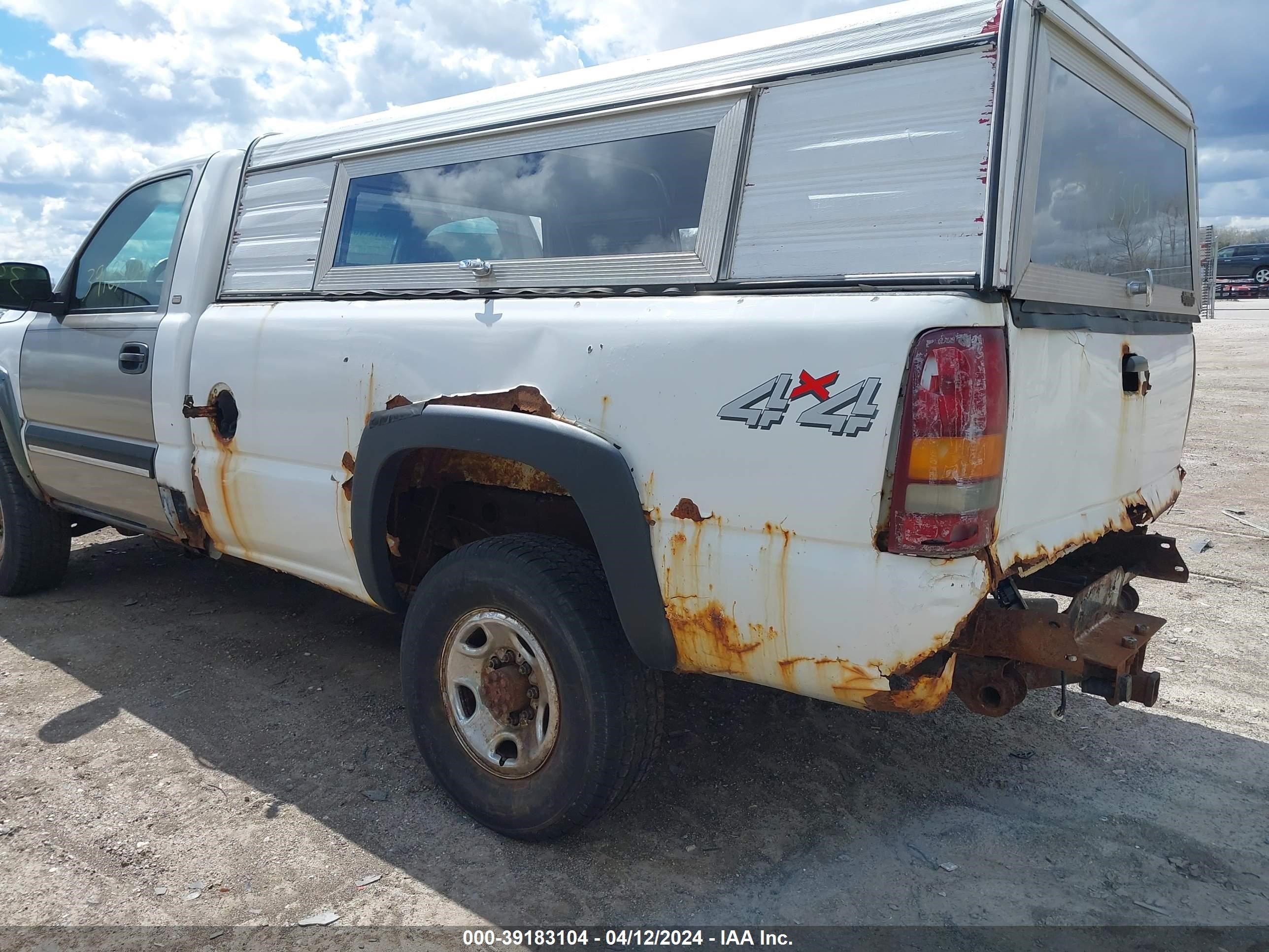 Photo 2 VIN: 1GCHK24U31Z303941 - CHEVROLET SILVERADO 