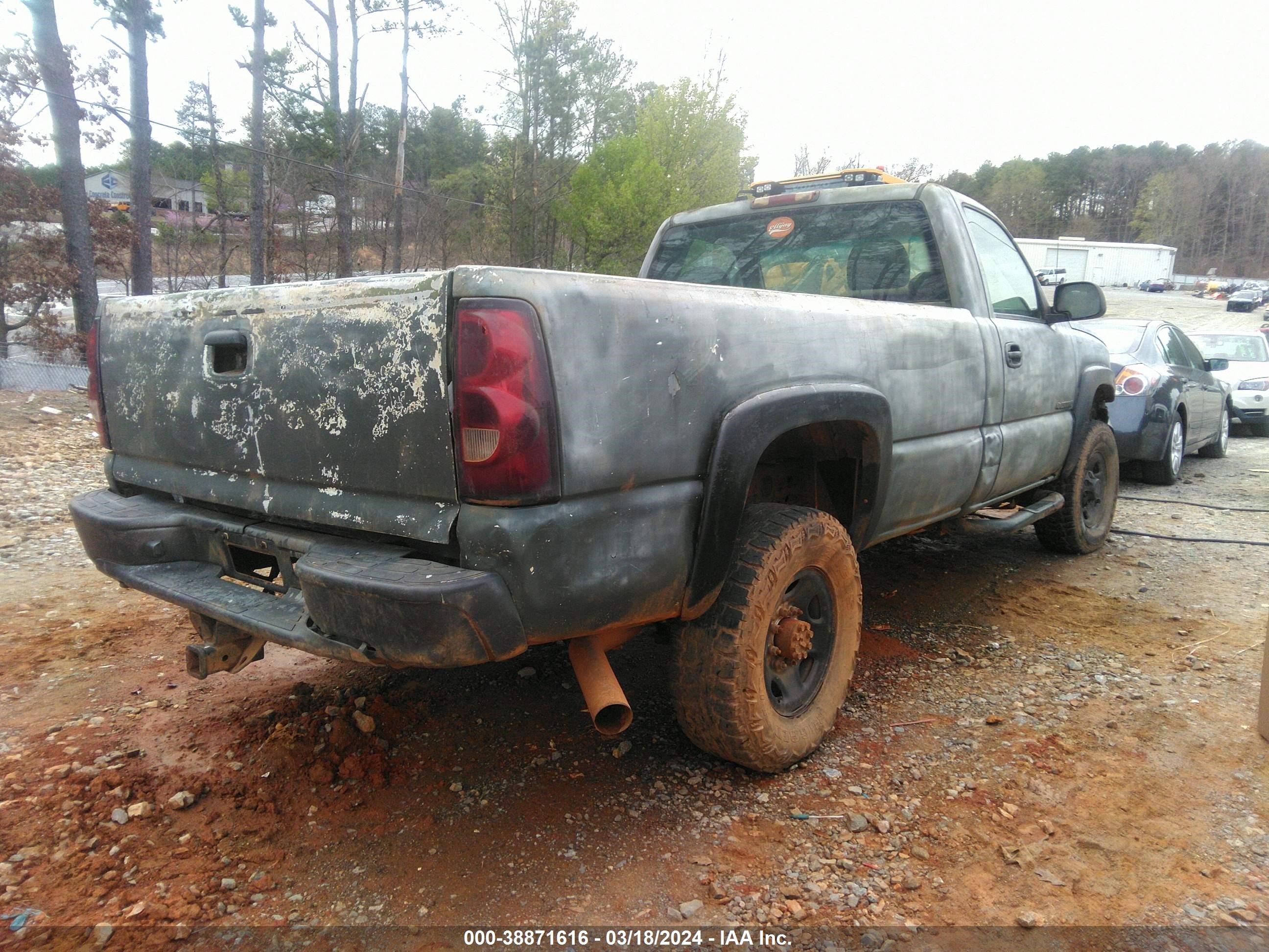 Photo 3 VIN: 1GCHK24U33E143070 - CHEVROLET SILVERADO 