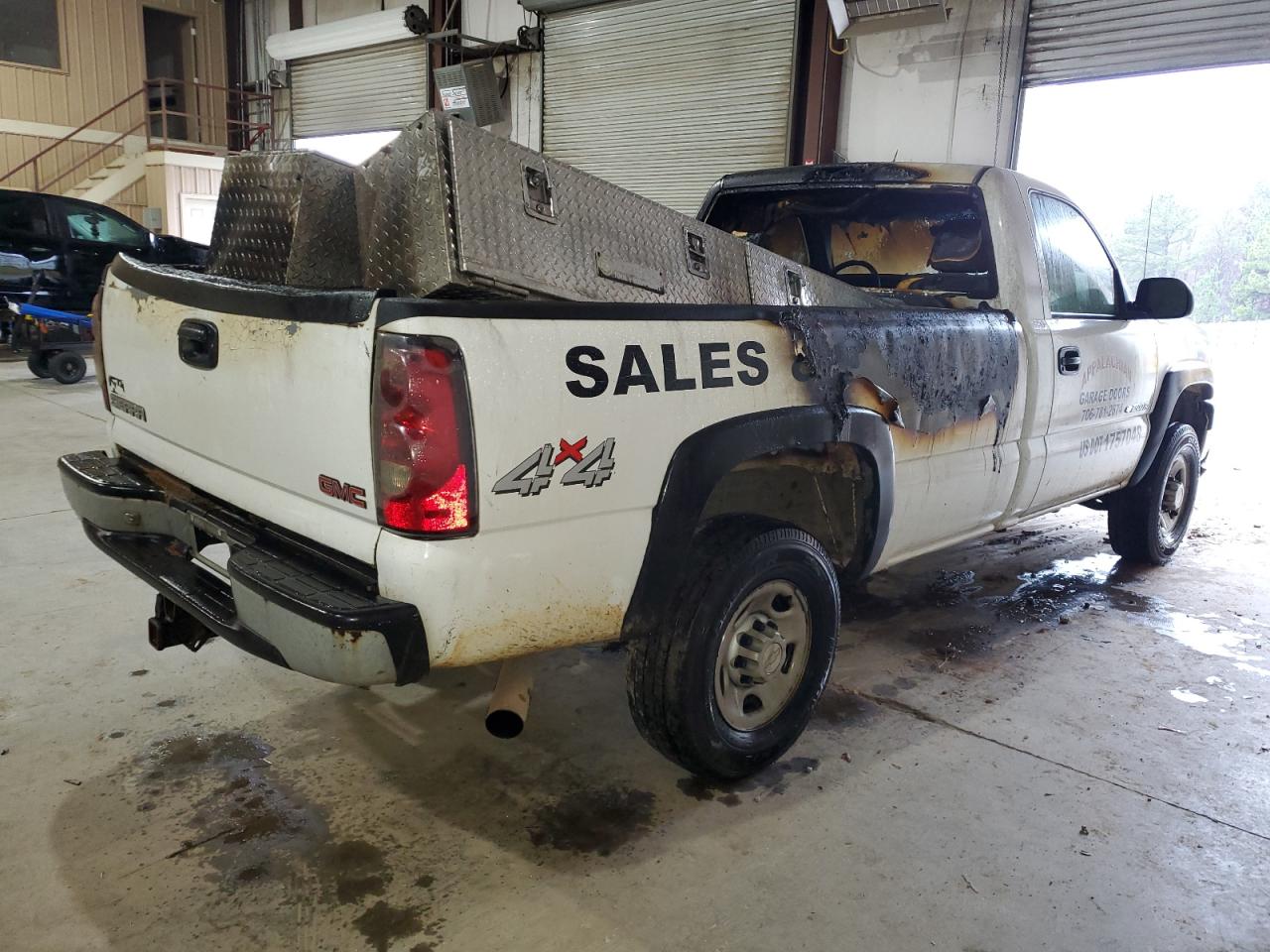 Photo 2 VIN: 1GCHK24U46E259592 - CHEVROLET SILVERADO 