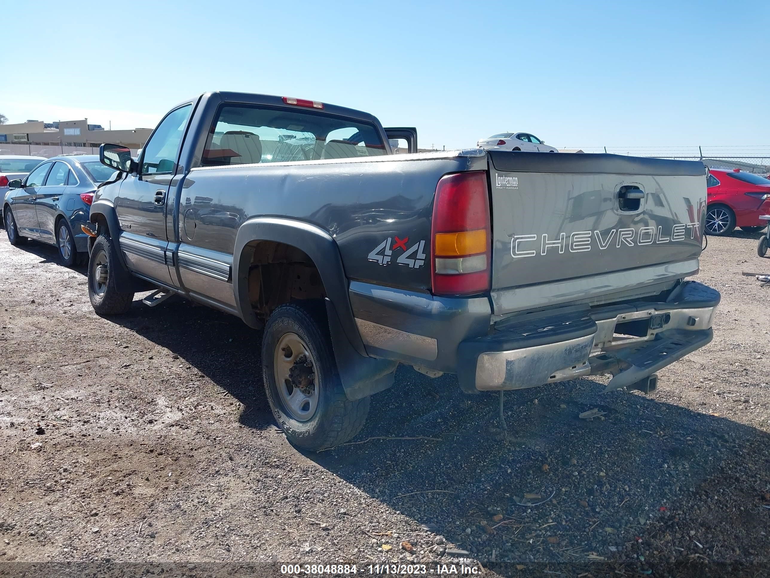 Photo 2 VIN: 1GCHK24U71Z333556 - CHEVROLET SILVERADO 