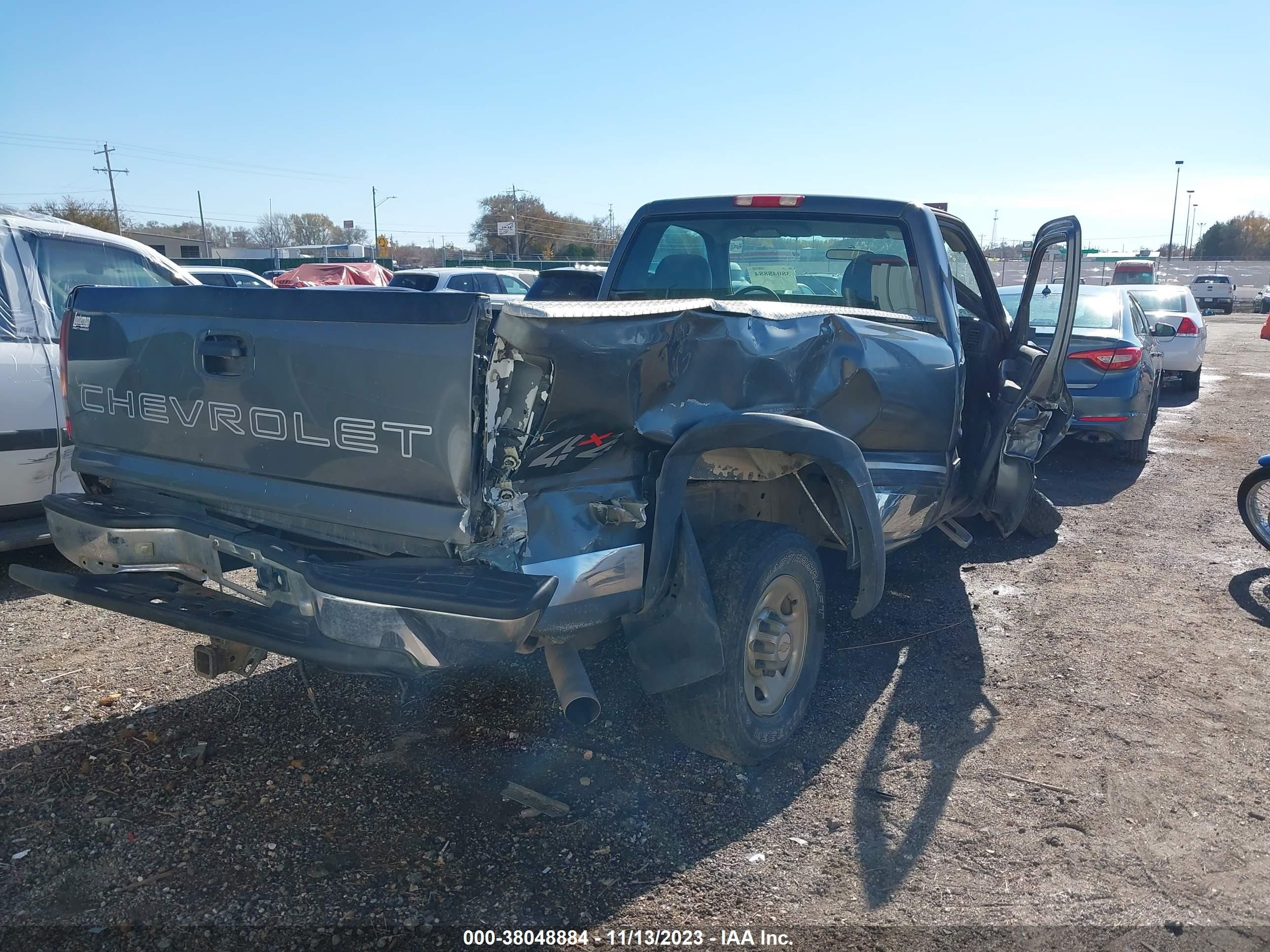 Photo 3 VIN: 1GCHK24U71Z333556 - CHEVROLET SILVERADO 