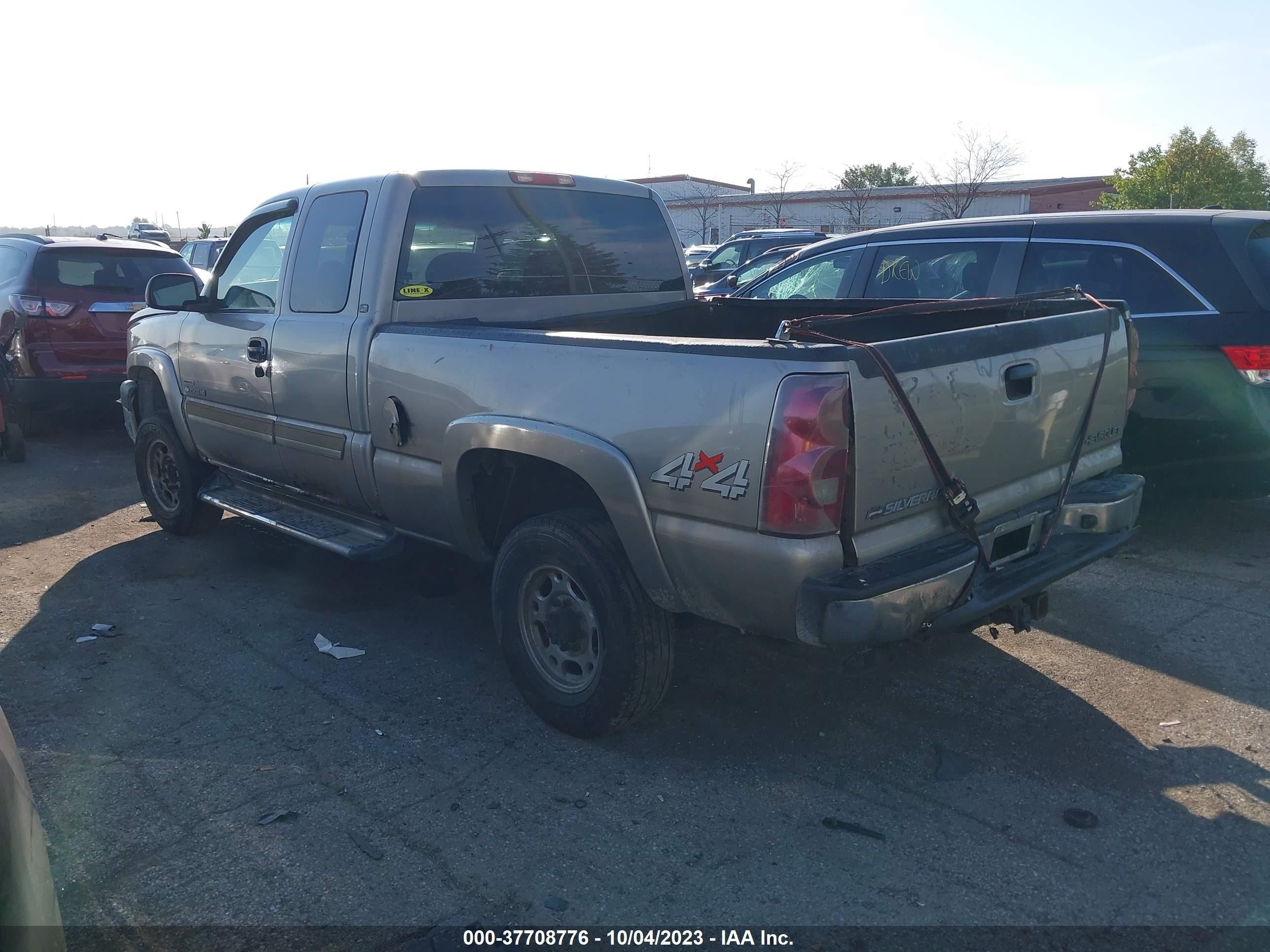 Photo 2 VIN: 1GCHK29103E103396 - CHEVROLET SILVERADO 