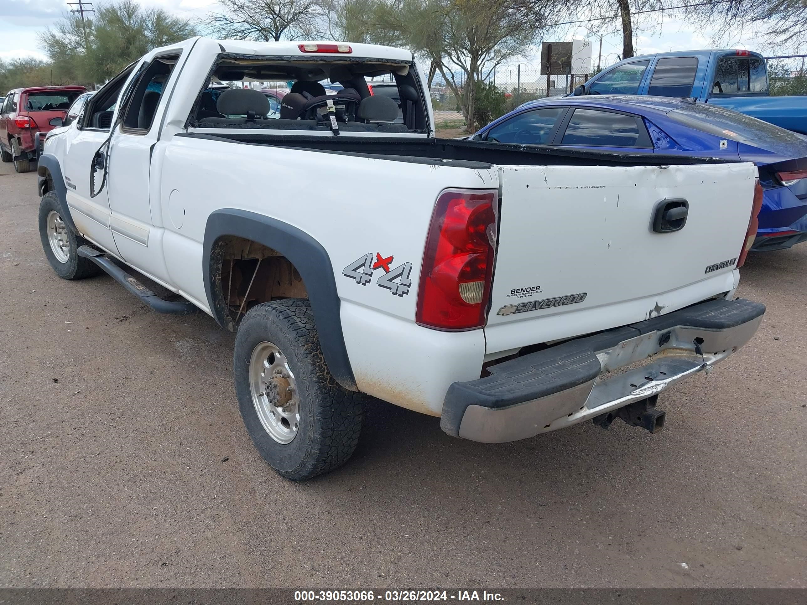 Photo 2 VIN: 1GCHK29143E127829 - CHEVROLET SILVERADO 