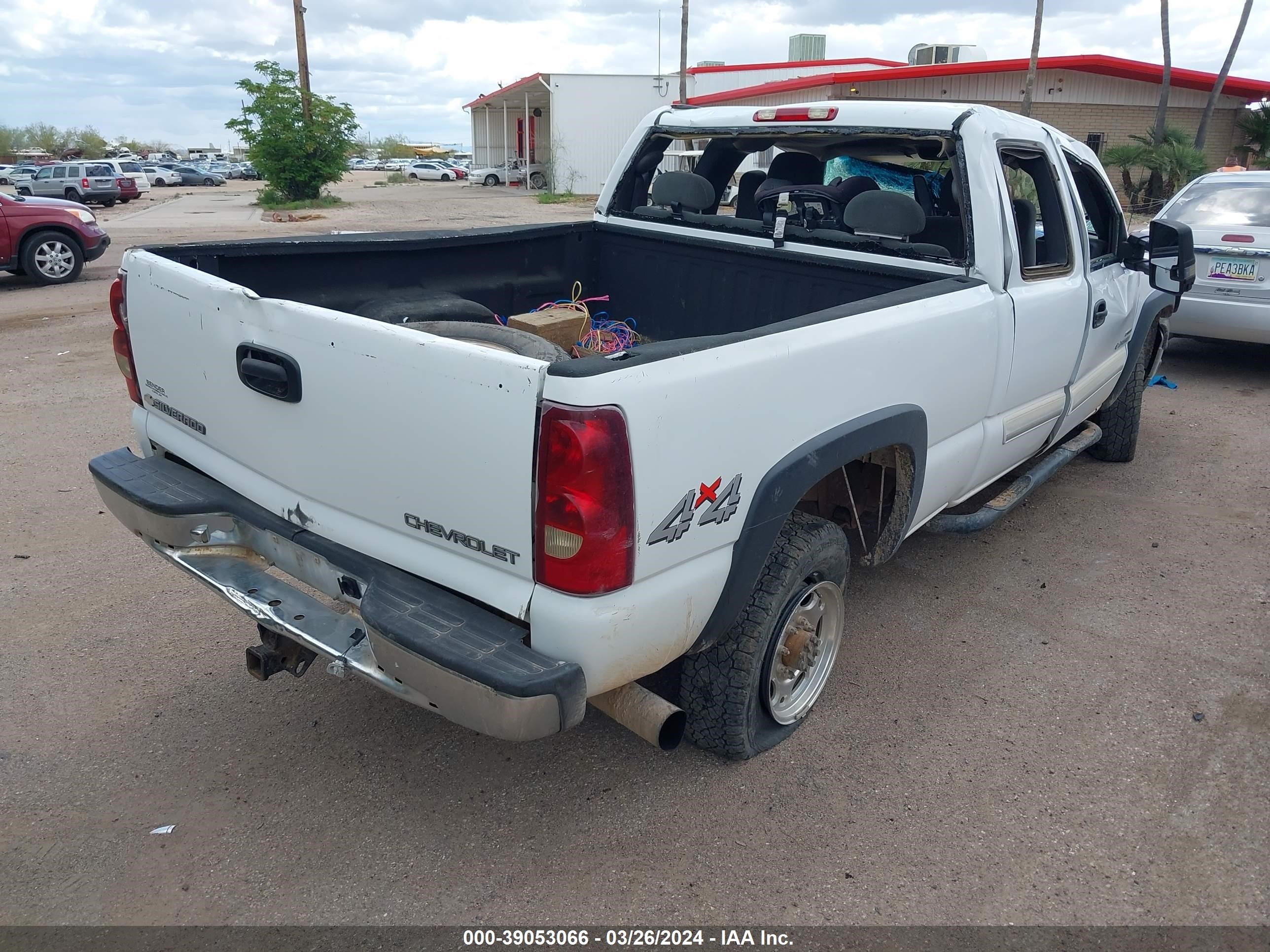 Photo 3 VIN: 1GCHK29143E127829 - CHEVROLET SILVERADO 