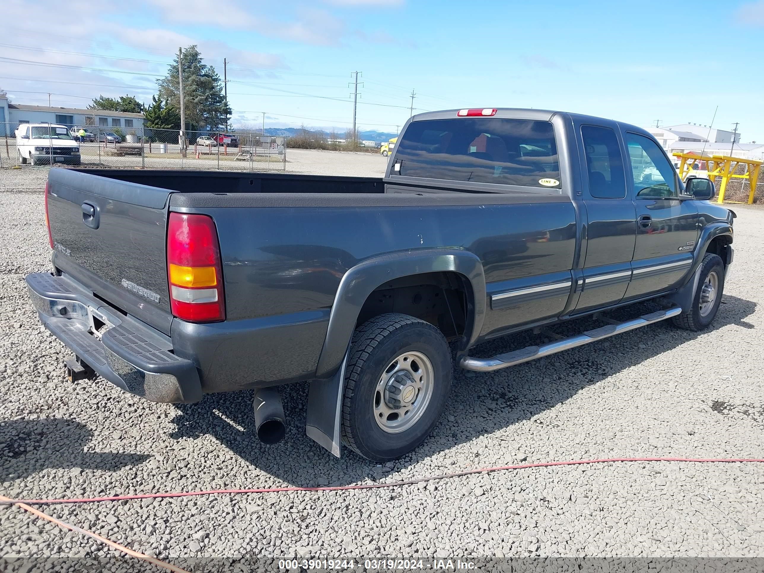 Photo 3 VIN: 1GCHK29172E270966 - CHEVROLET SILVERADO 