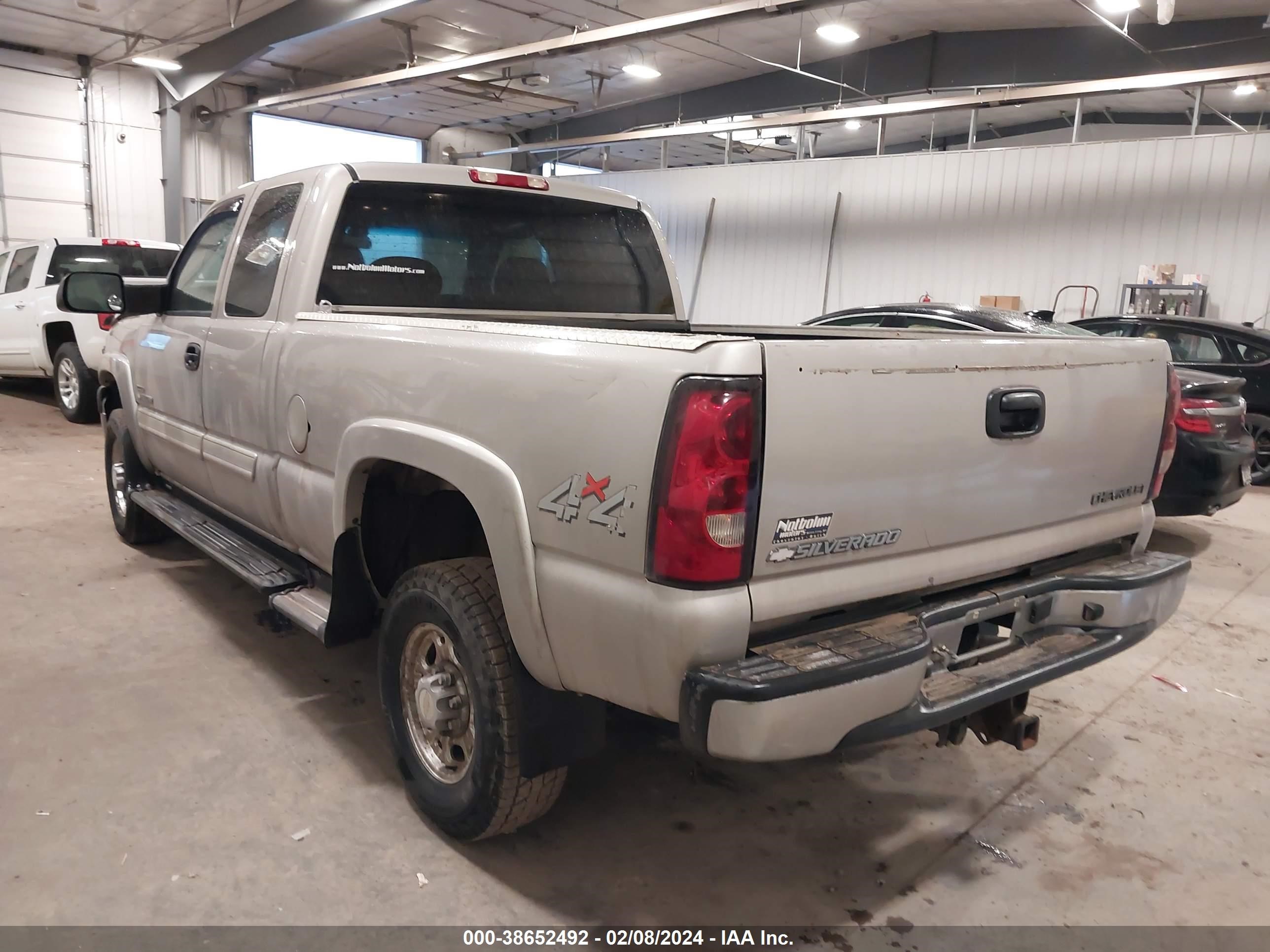 Photo 2 VIN: 1GCHK29224E397958 - CHEVROLET SILVERADO 