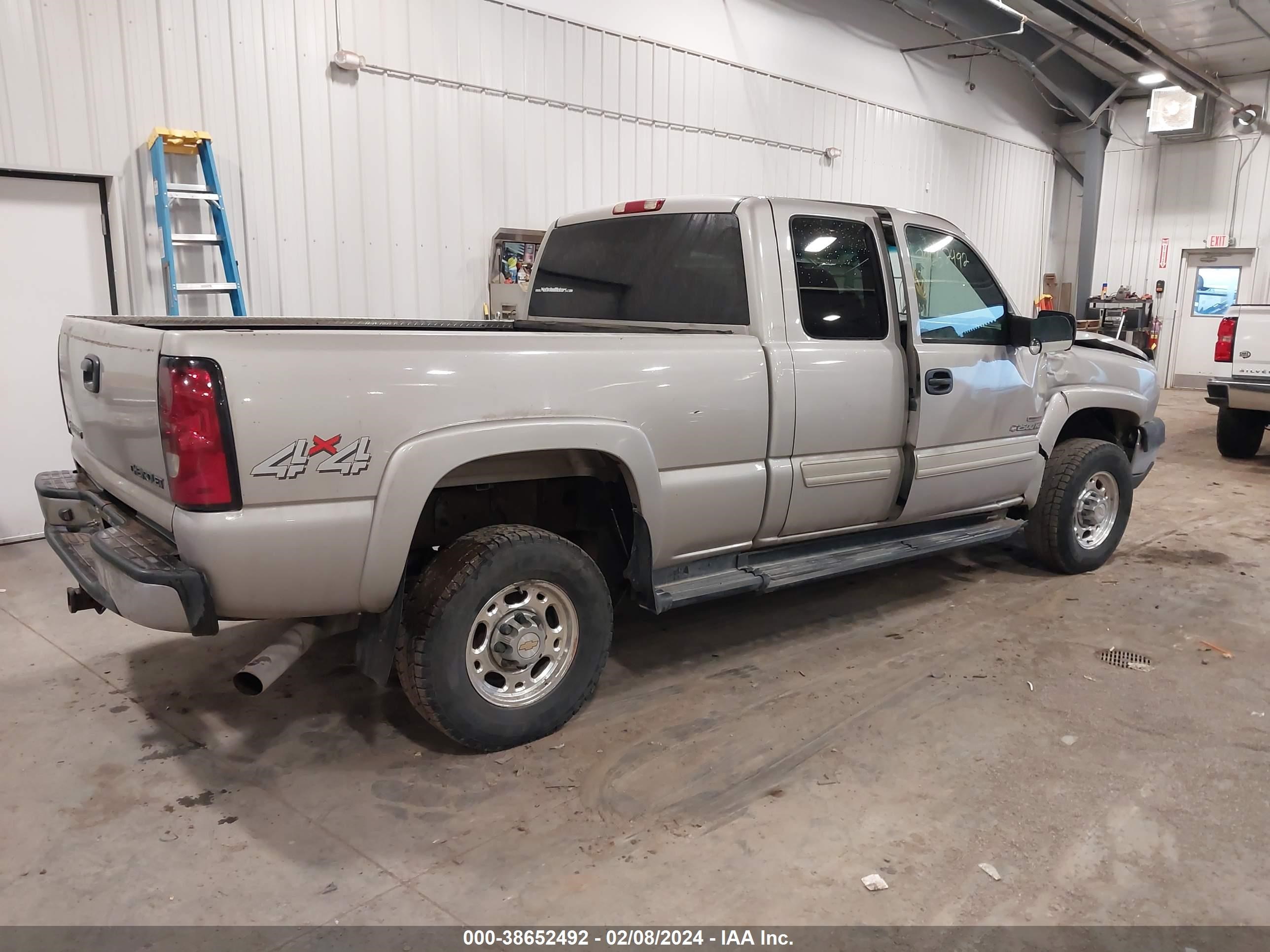 Photo 3 VIN: 1GCHK29224E397958 - CHEVROLET SILVERADO 