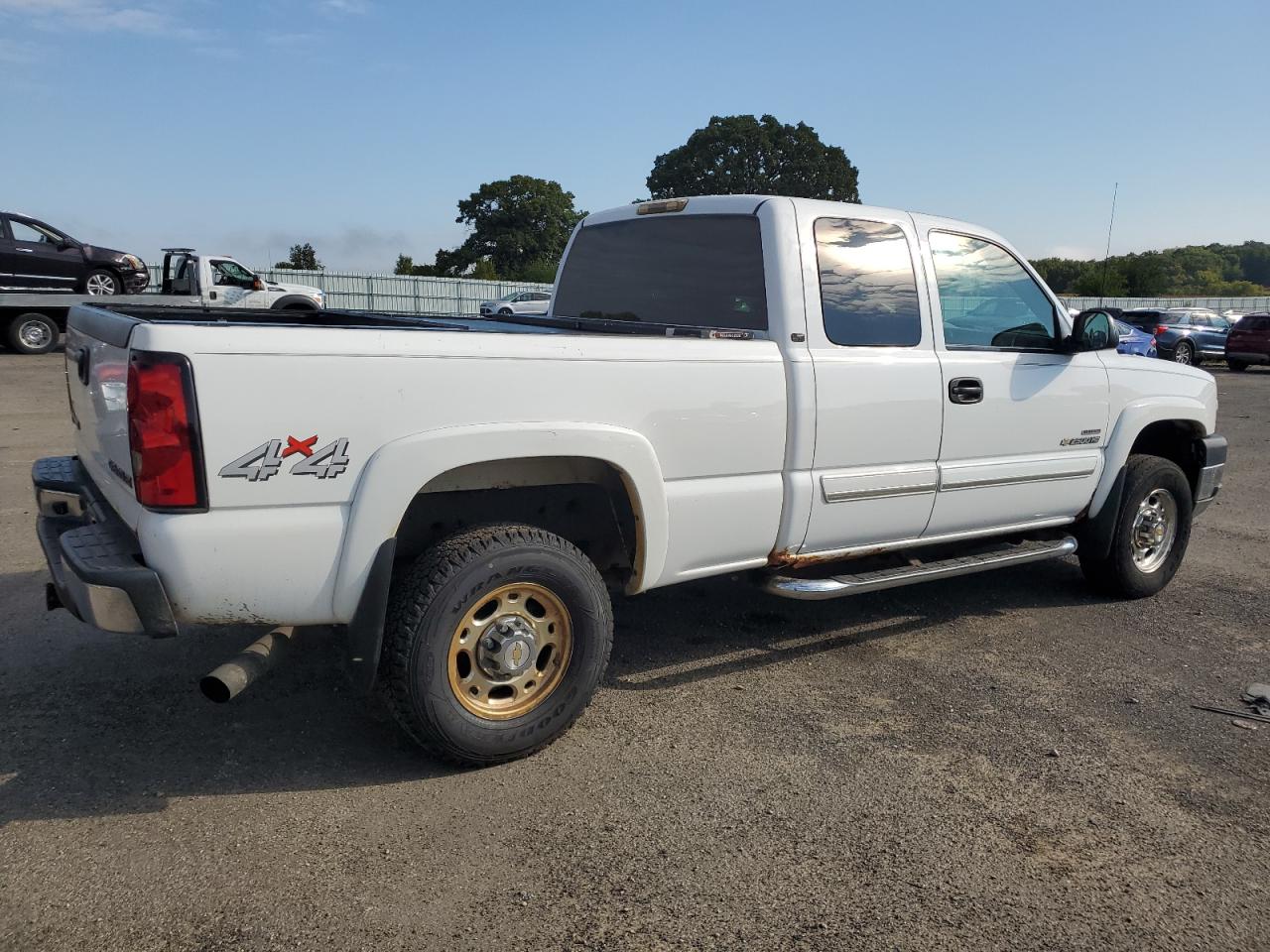 Photo 2 VIN: 1GCHK29255E103891 - CHEVROLET SILVERADO 