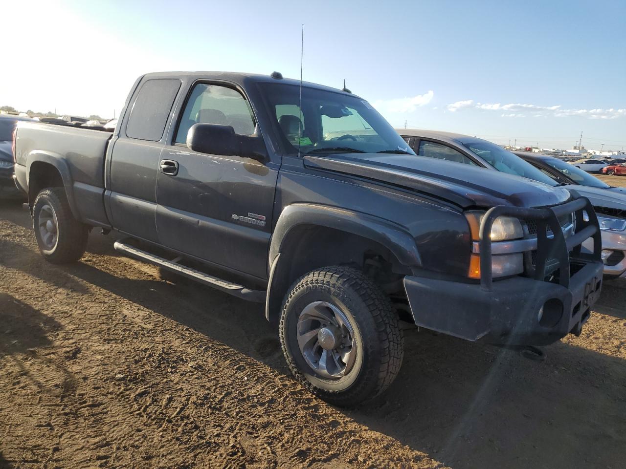 Photo 3 VIN: 1GCHK29284E317935 - CHEVROLET SILVERADO 