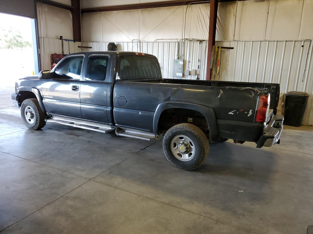 Photo 1 VIN: 1GCHK29294E343668 - CHEVROLET SILVERADO 