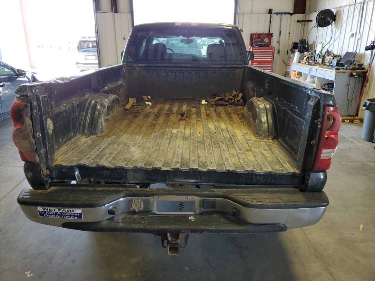 Photo 5 VIN: 1GCHK29294E343668 - CHEVROLET SILVERADO 