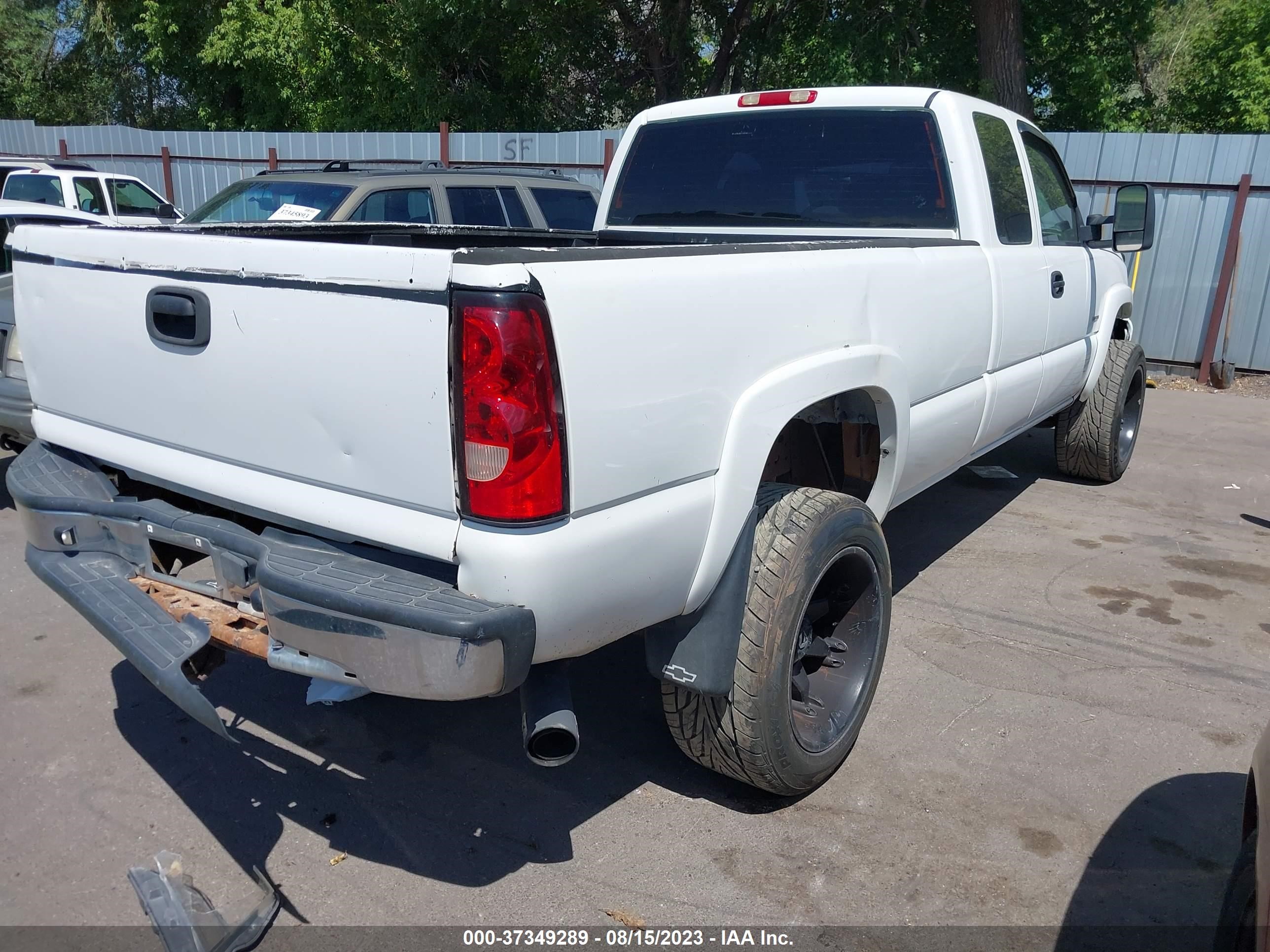 Photo 3 VIN: 1GCHK292X5E235514 - CHEVROLET SILVERADO 