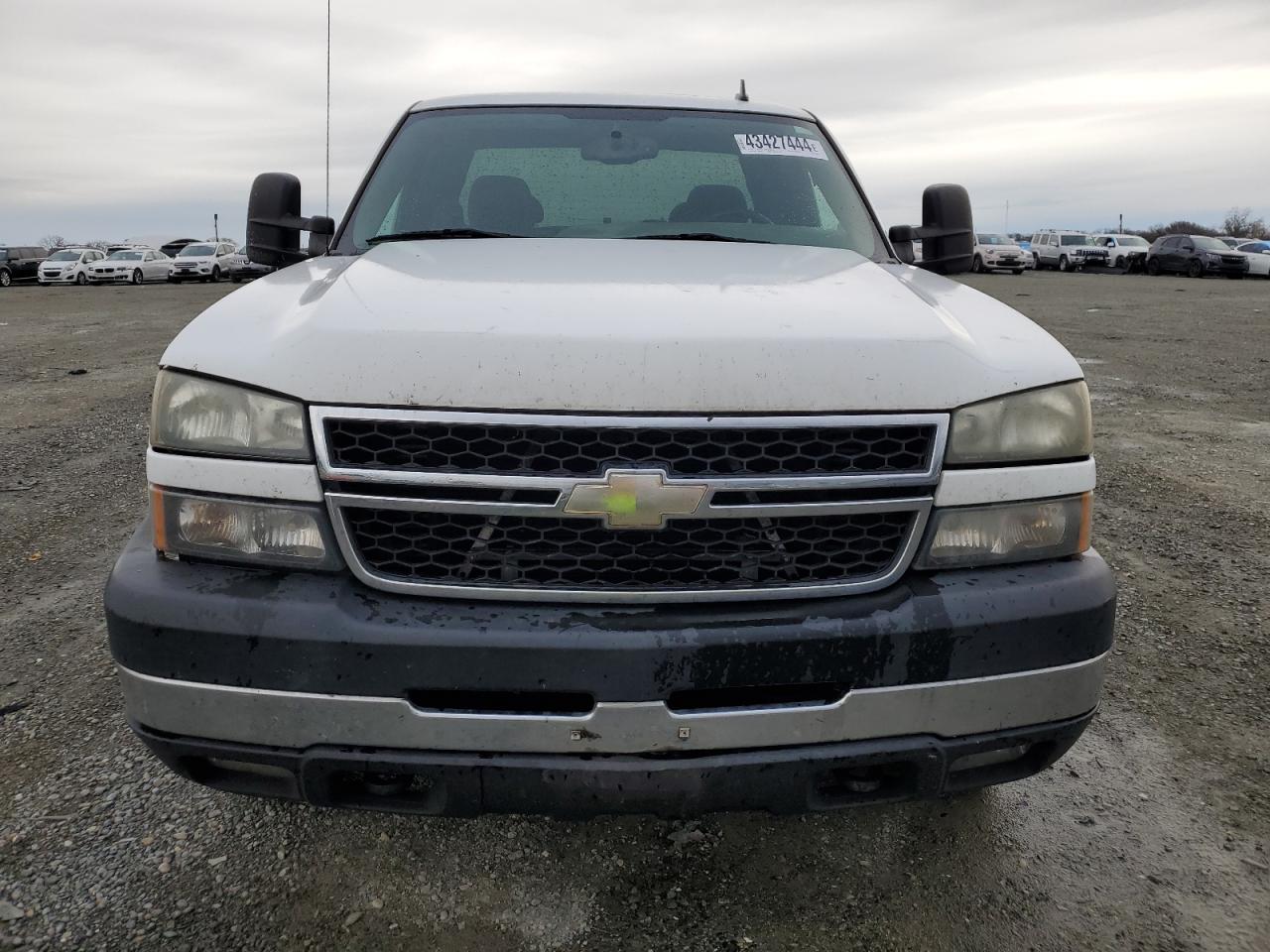 Photo 4 VIN: 1GCHK29DX7E184827 - CHEVROLET SILVERADO 