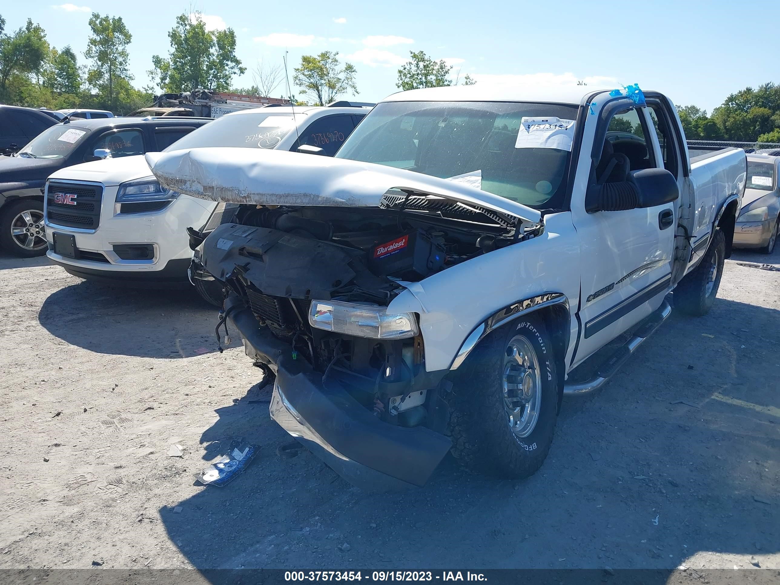 Photo 1 VIN: 1GCHK29G12E133509 - CHEVROLET SILVERADO 