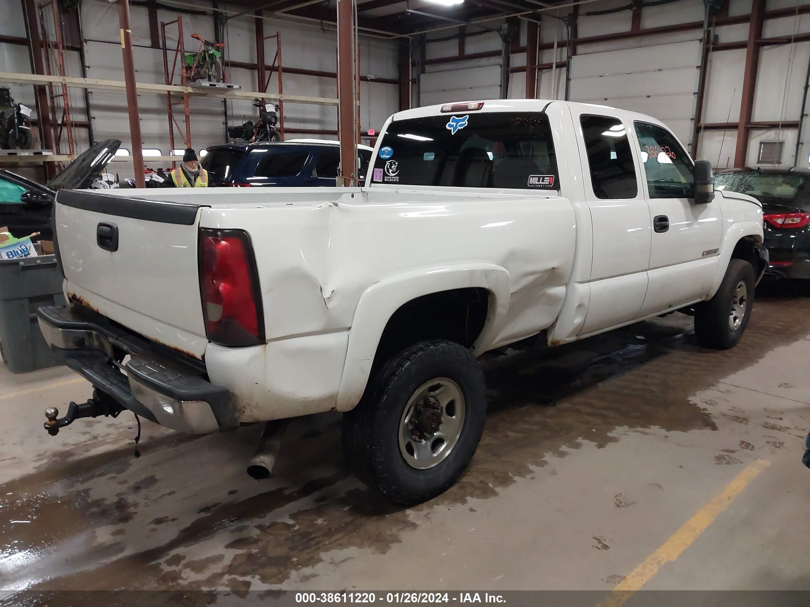 Photo 3 VIN: 1GCHK29G86E169204 - CHEVROLET SILVERADO 