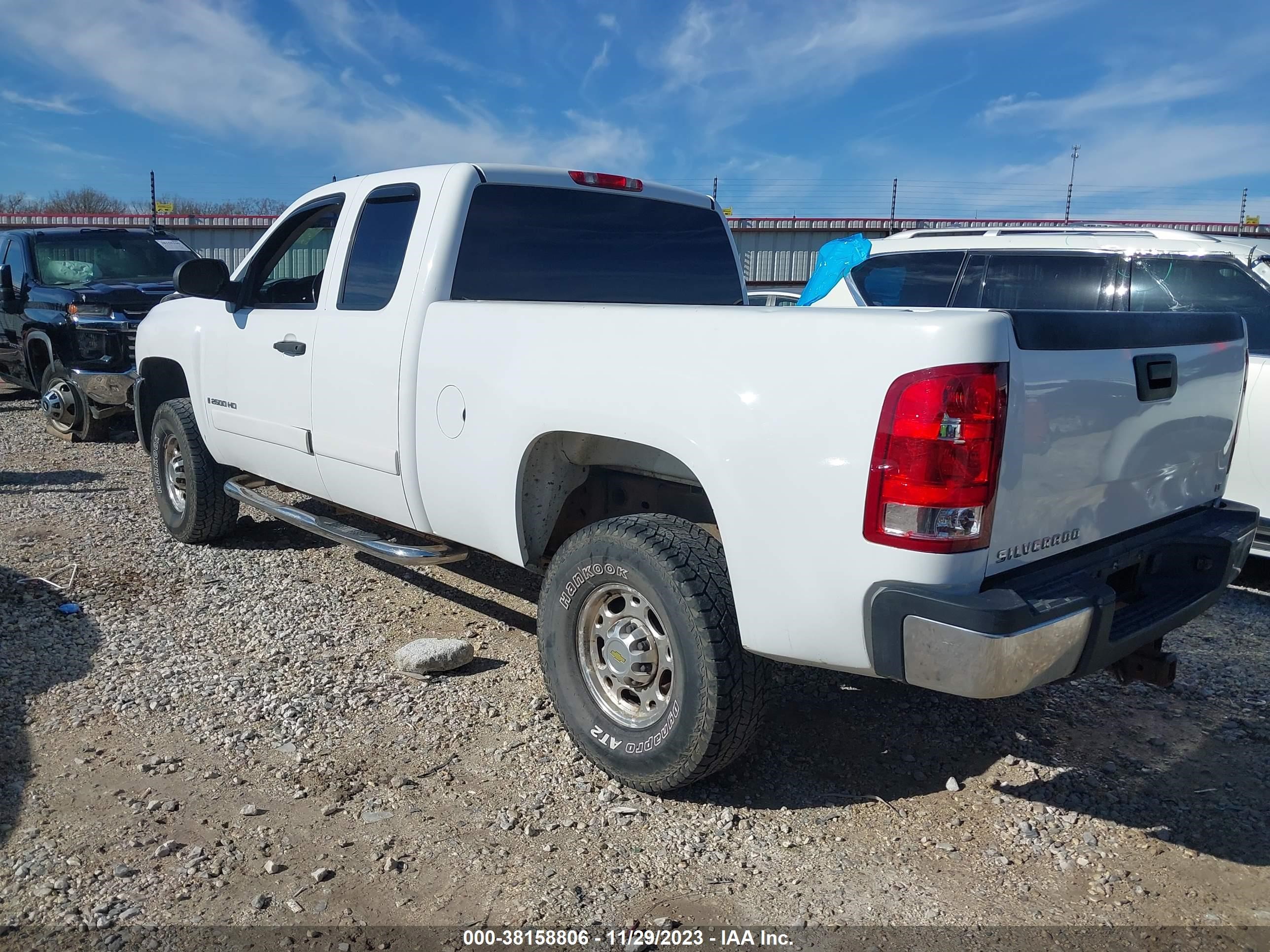 Photo 2 VIN: 1GCHK29K17E506141 - CHEVROLET SILVERADO 