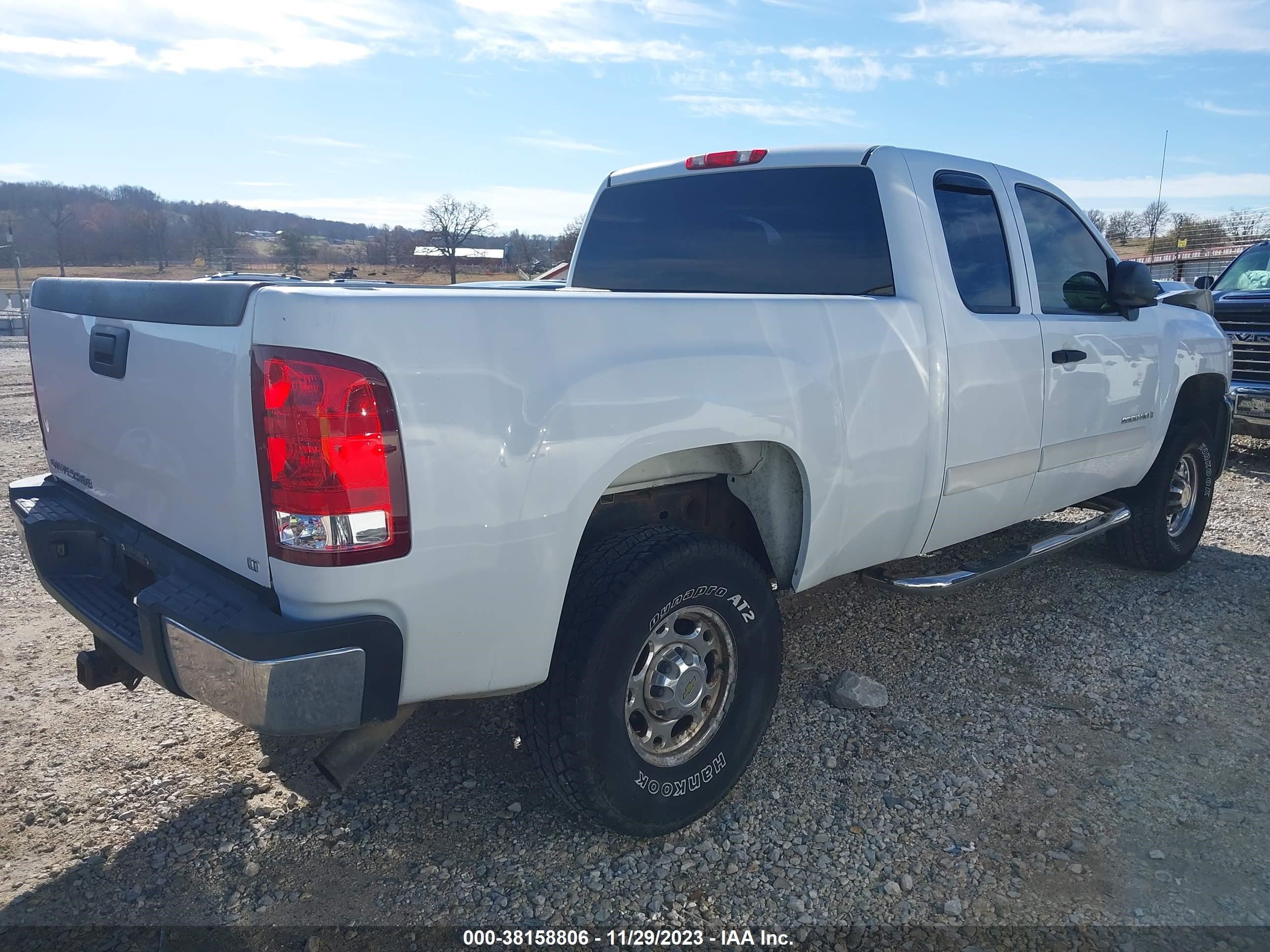 Photo 3 VIN: 1GCHK29K17E506141 - CHEVROLET SILVERADO 