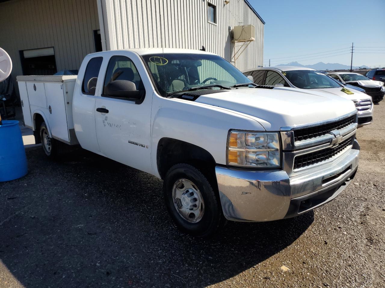 Photo 3 VIN: 1GCHK29K17E533601 - CHEVROLET SILVERADO 