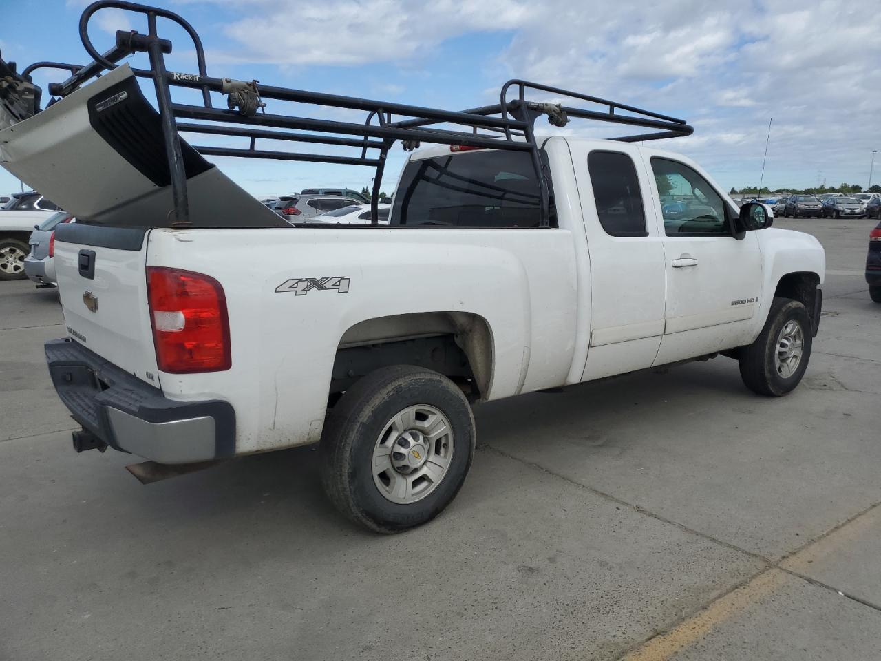 Photo 2 VIN: 1GCHK29K47E589435 - CHEVROLET SILVERADO 