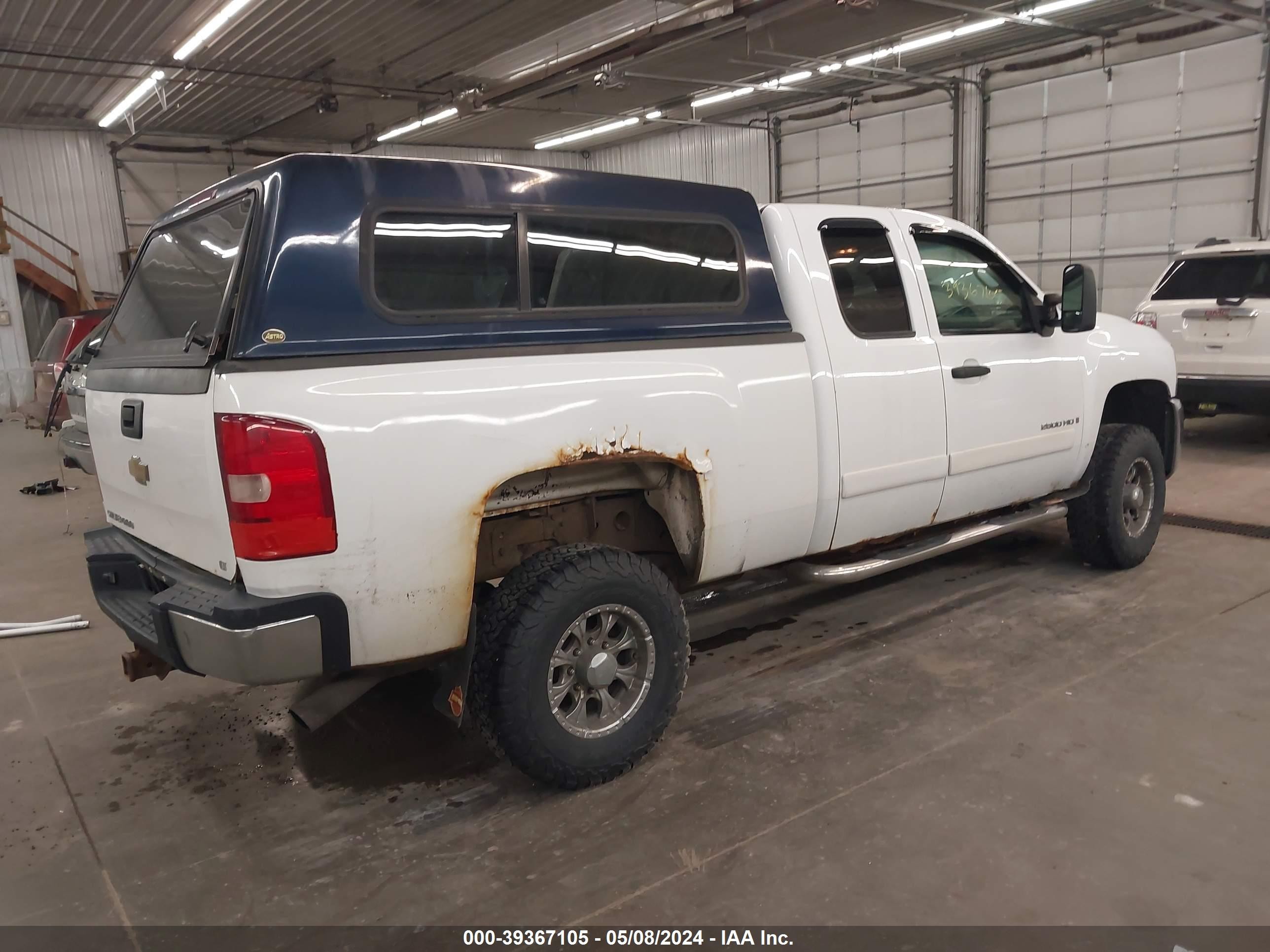 Photo 3 VIN: 1GCHK29KX8E154923 - CHEVROLET SILVERADO 