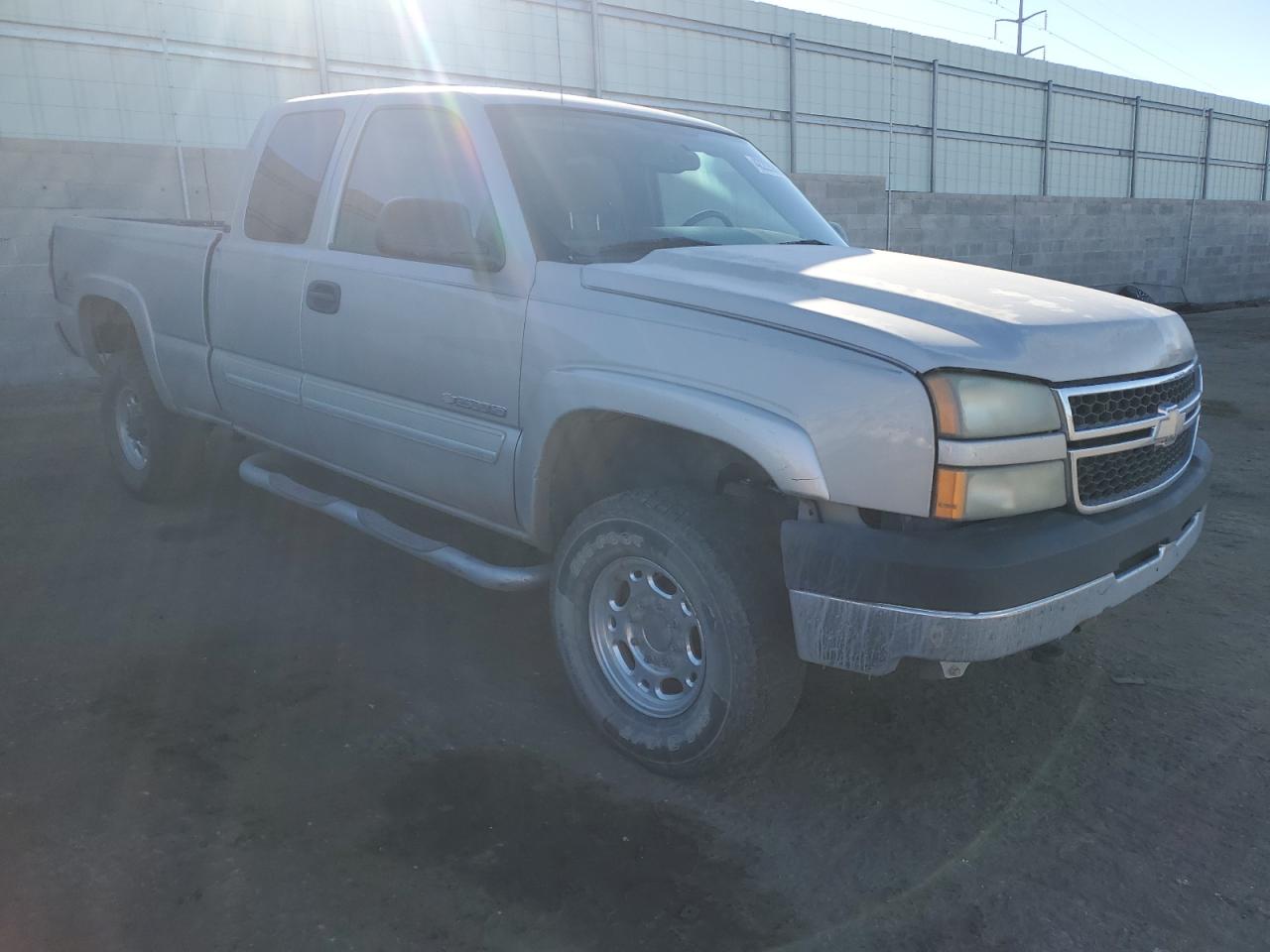 Photo 3 VIN: 1GCHK29U06E145811 - CHEVROLET SILVERADO 