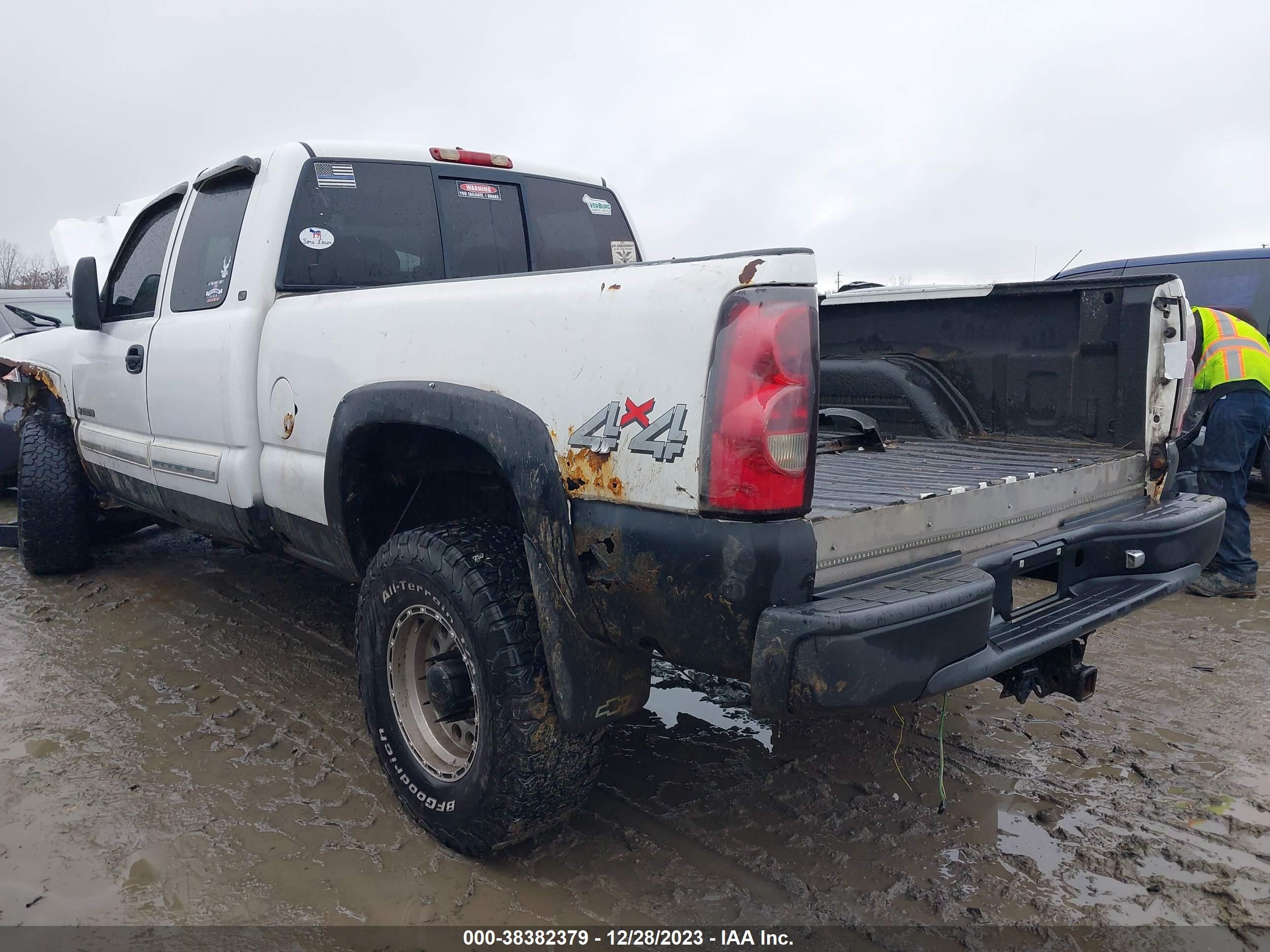 Photo 2 VIN: 1GCHK29U06E190764 - CHEVROLET SILVERADO 