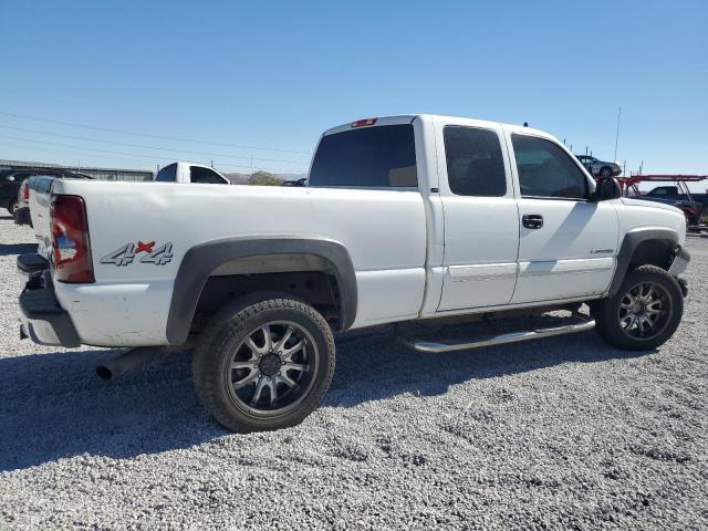 Photo 2 VIN: 1GCHK29U13E132268 - CHEVROLET SILVERADO 