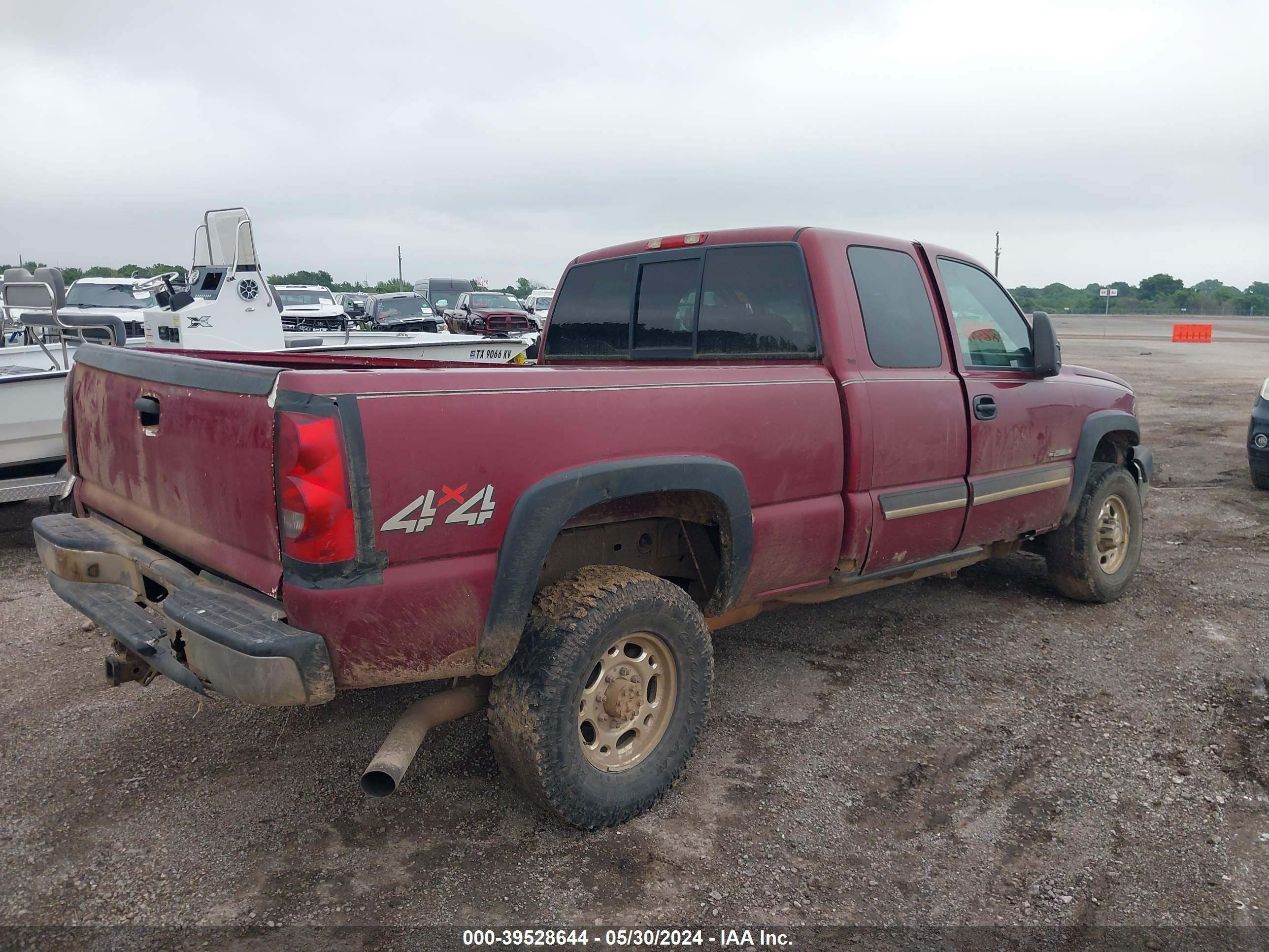 Photo 3 VIN: 1GCHK29U15E153303 - CHEVROLET SILVERADO 