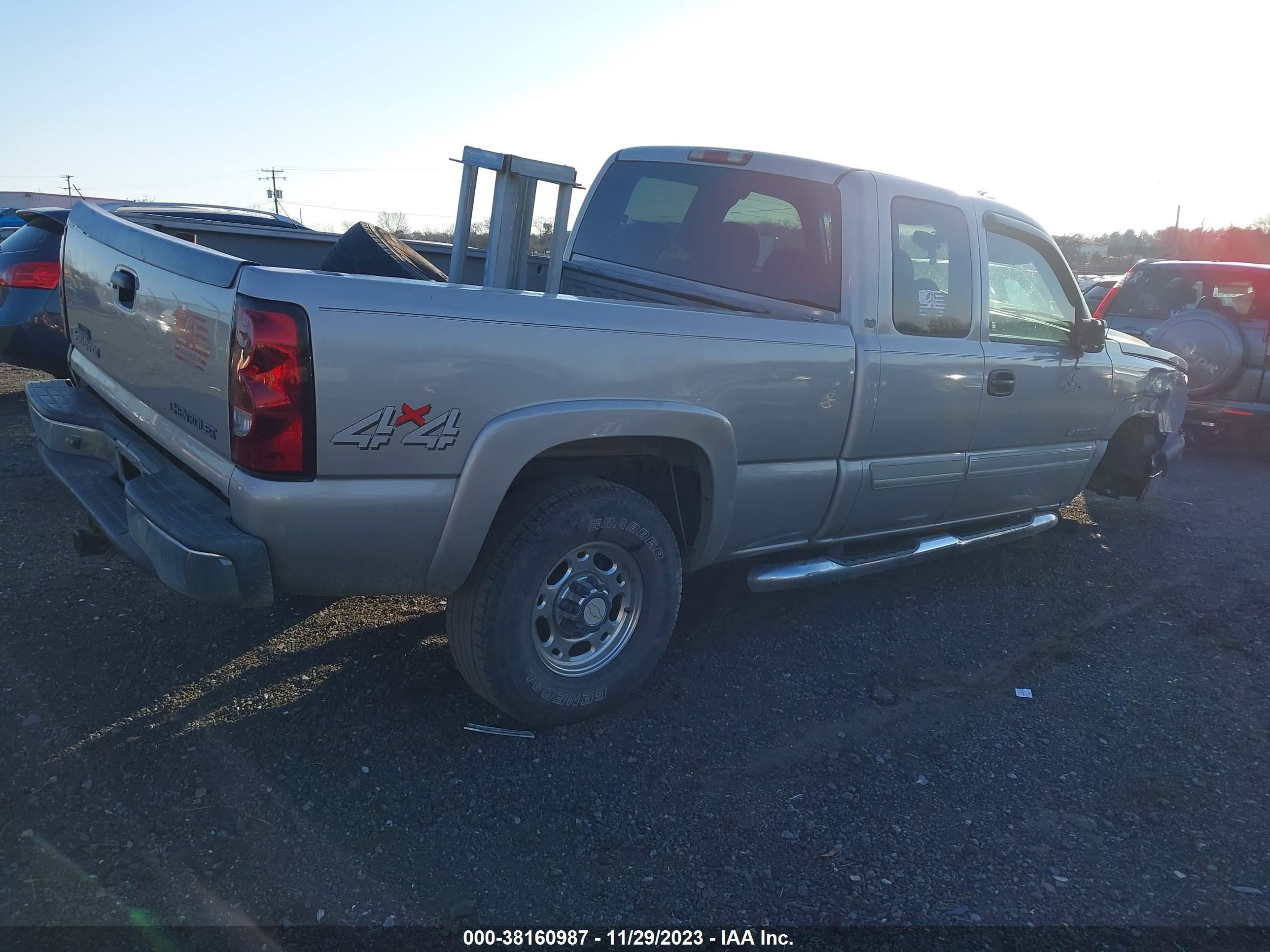 Photo 3 VIN: 1GCHK29U15E340427 - CHEVROLET SILVERADO 