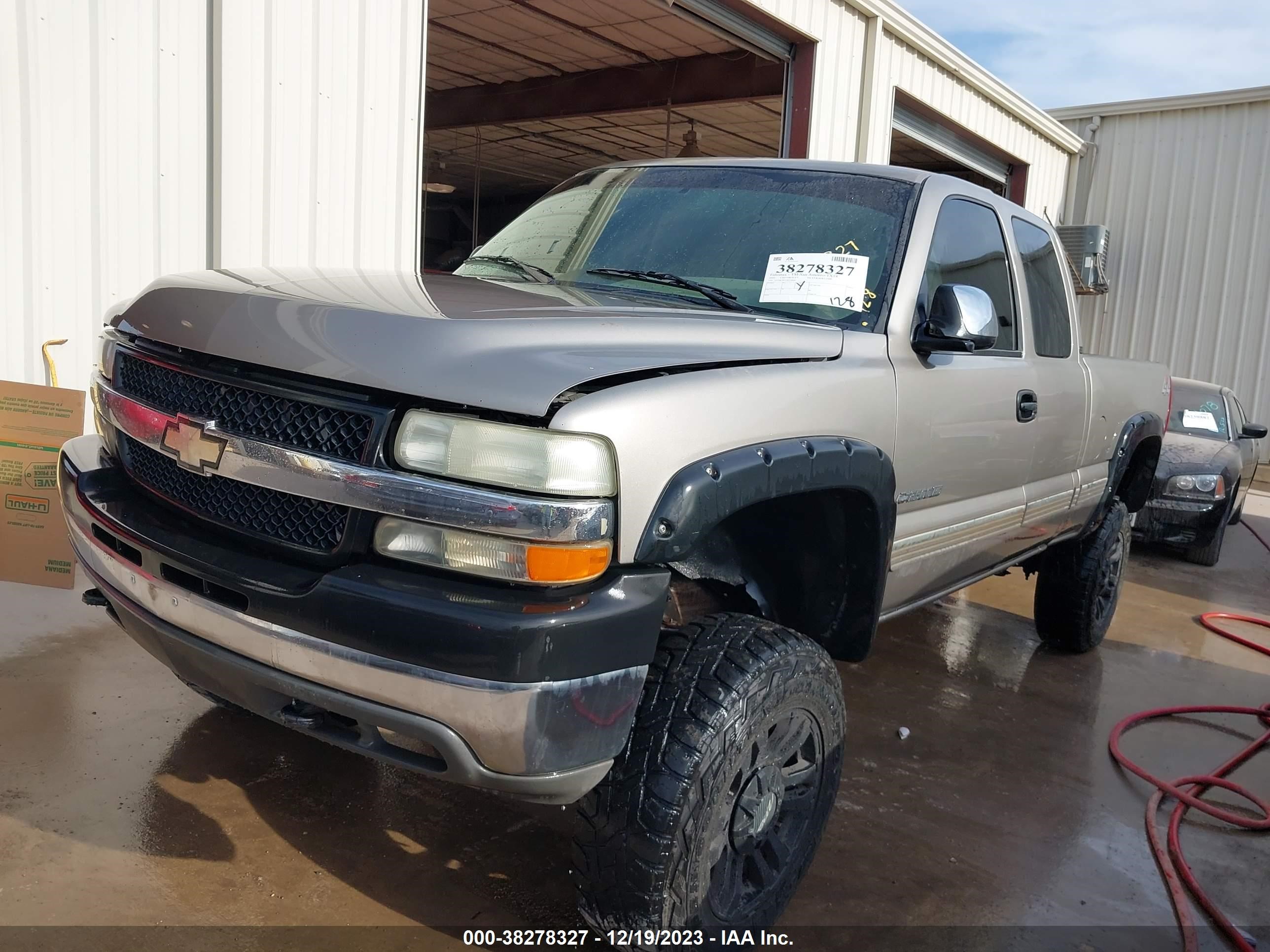 Photo 1 VIN: 1GCHK29U22E128969 - CHEVROLET SILVERADO 