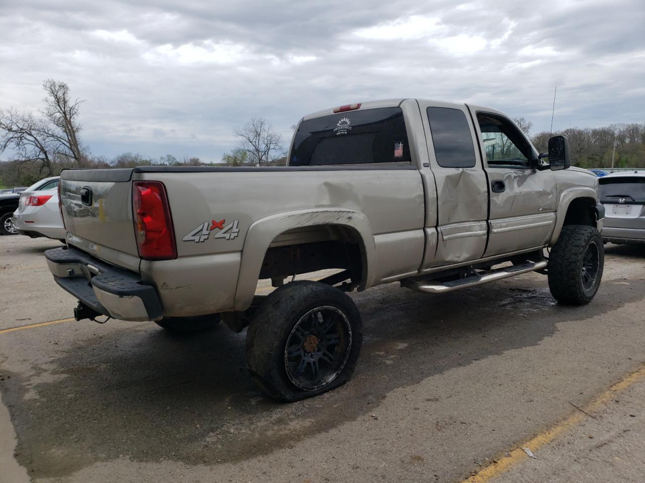 Photo 2 VIN: 1GCHK29U33E360983 - CHEVROLET SILVERADO 