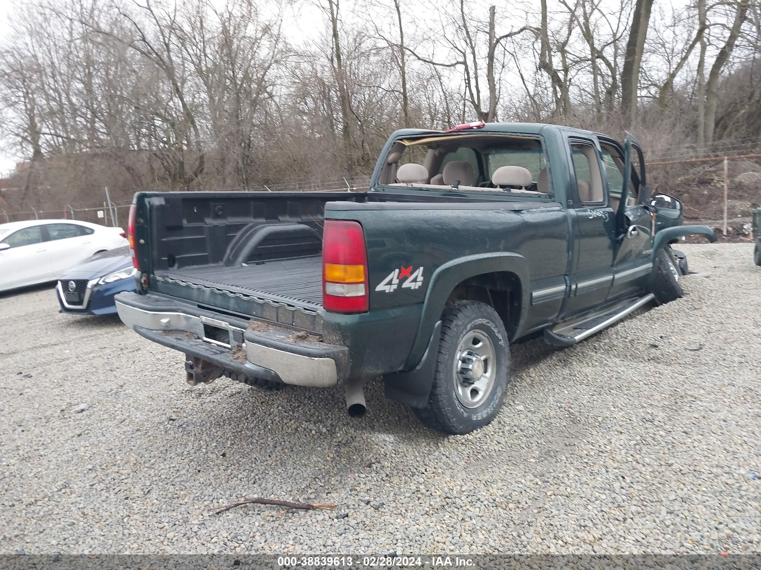 Photo 3 VIN: 1GCHK29U62E152661 - CHEVROLET SILVERADO 