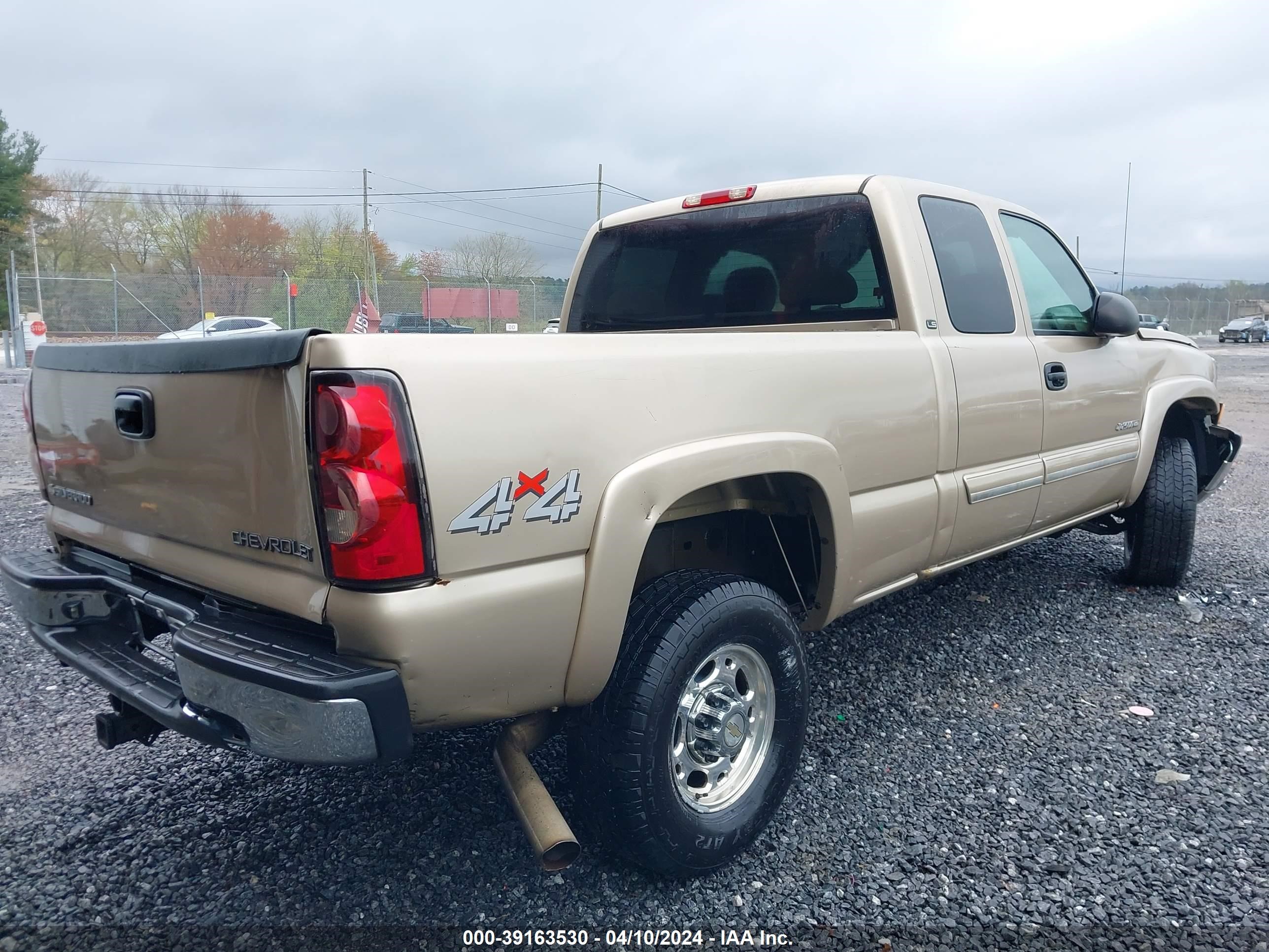 Photo 3 VIN: 1GCHK29U64E172184 - CHEVROLET SILVERADO 