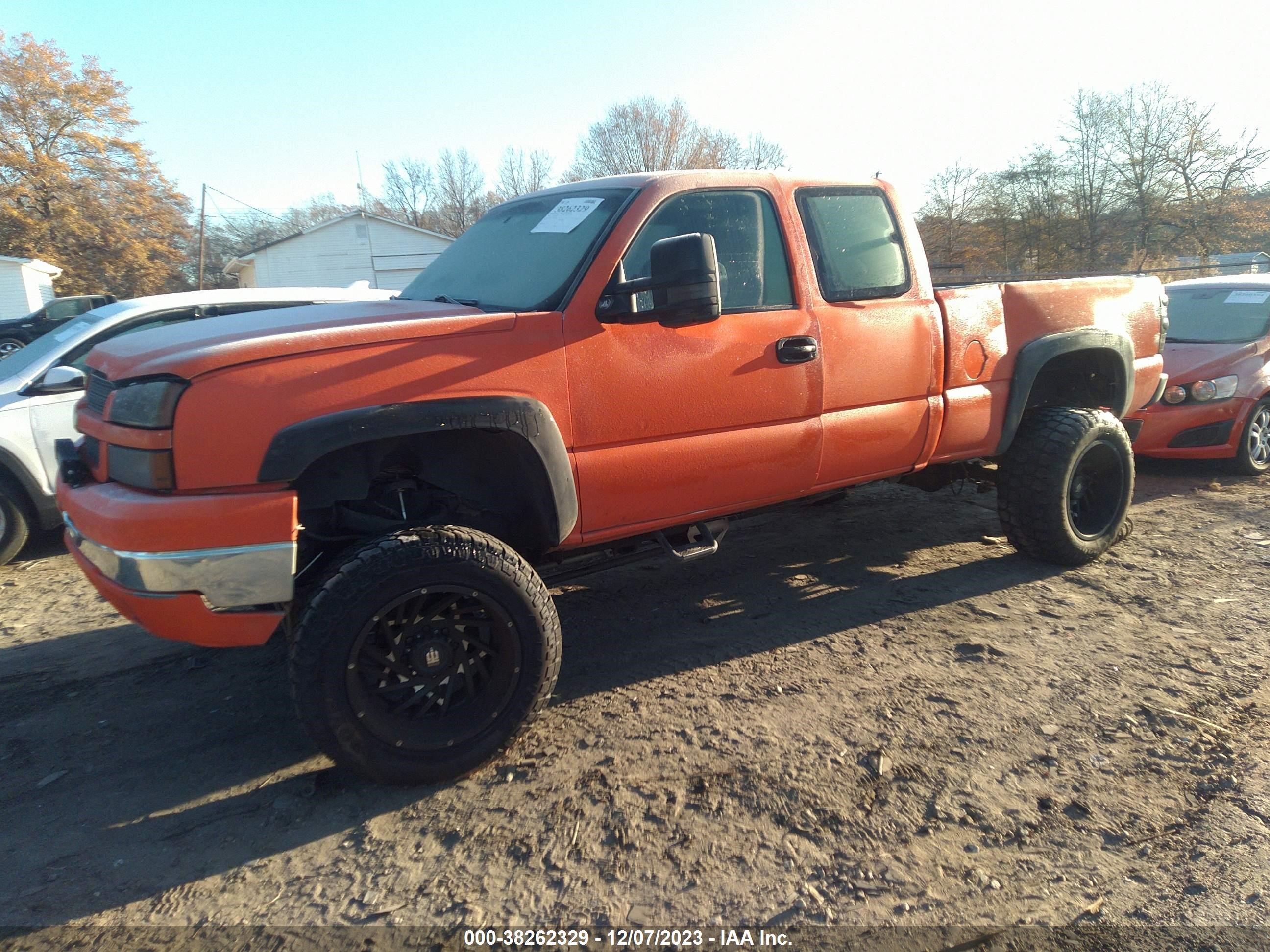 Photo 1 VIN: 1GCHK29U82E171728 - CHEVROLET SILVERADO 