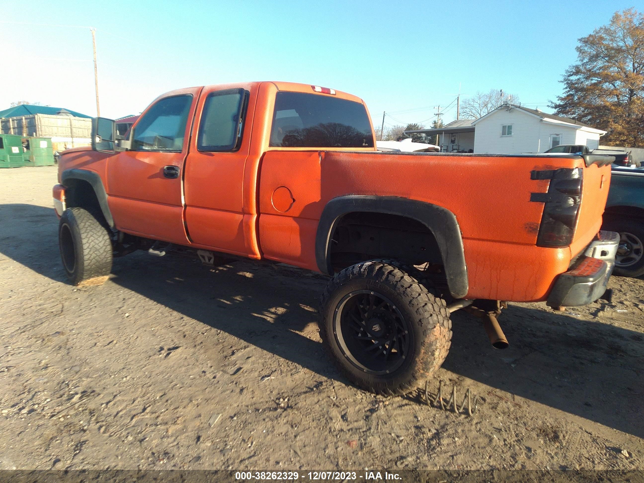 Photo 2 VIN: 1GCHK29U82E171728 - CHEVROLET SILVERADO 