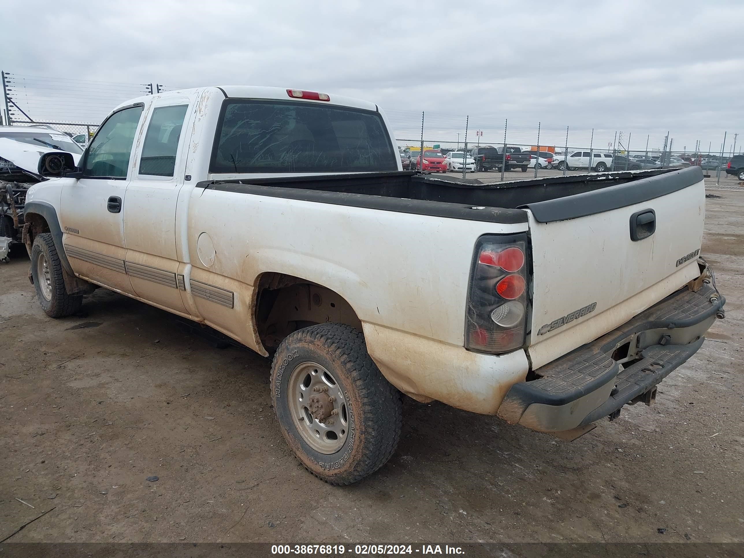 Photo 2 VIN: 1GCHK29U92E140309 - CHEVROLET SILVERADO 