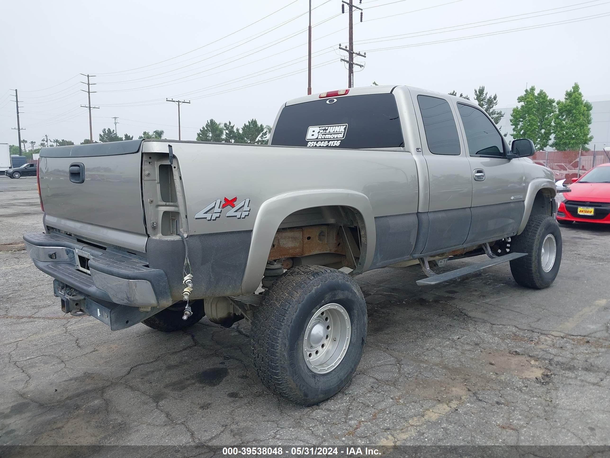 Photo 3 VIN: 1GCHK29U92E155327 - CHEVROLET SILVERADO 