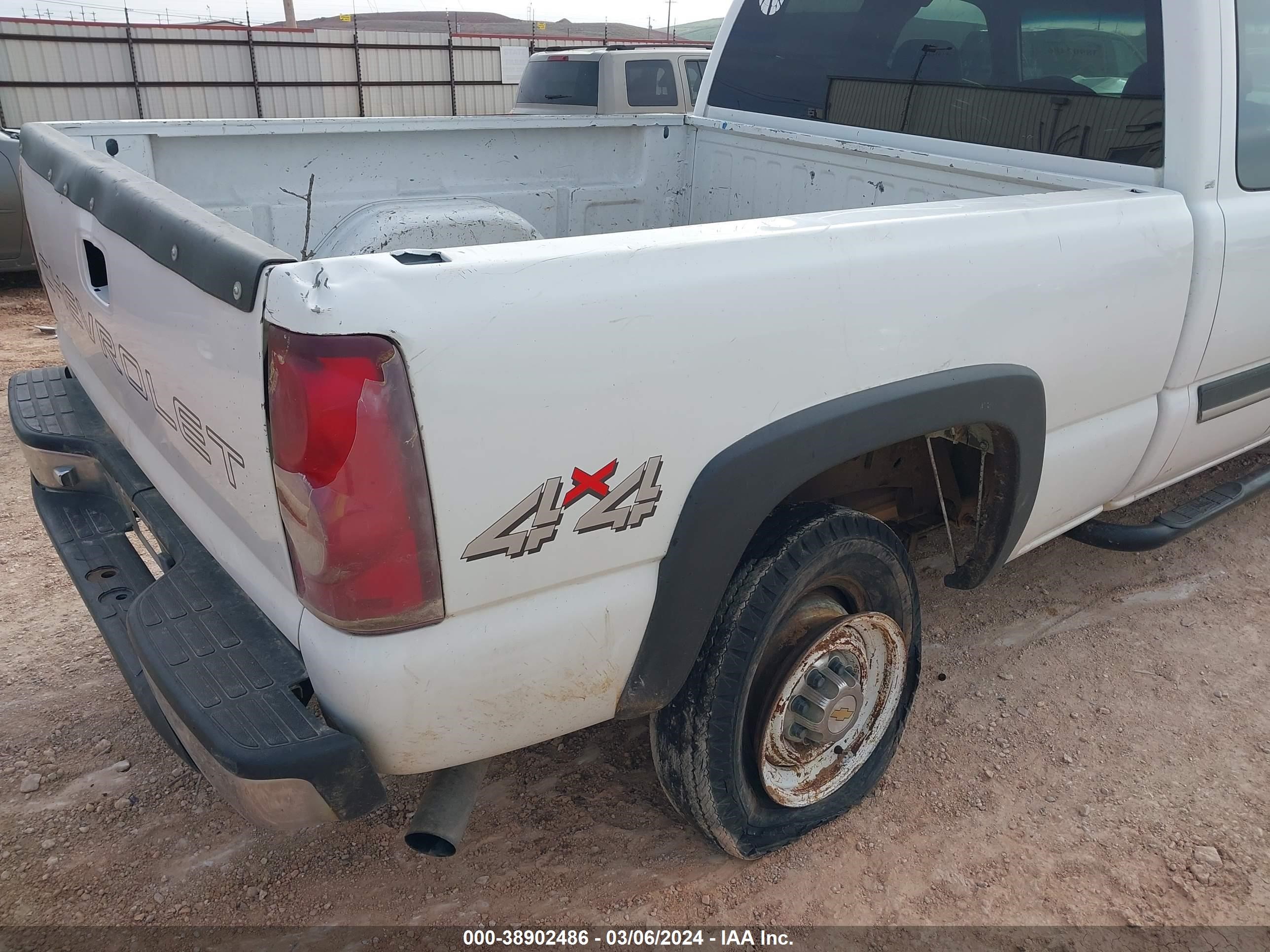 Photo 13 VIN: 1GCHK29U93E189415 - CHEVROLET SILVERADO 