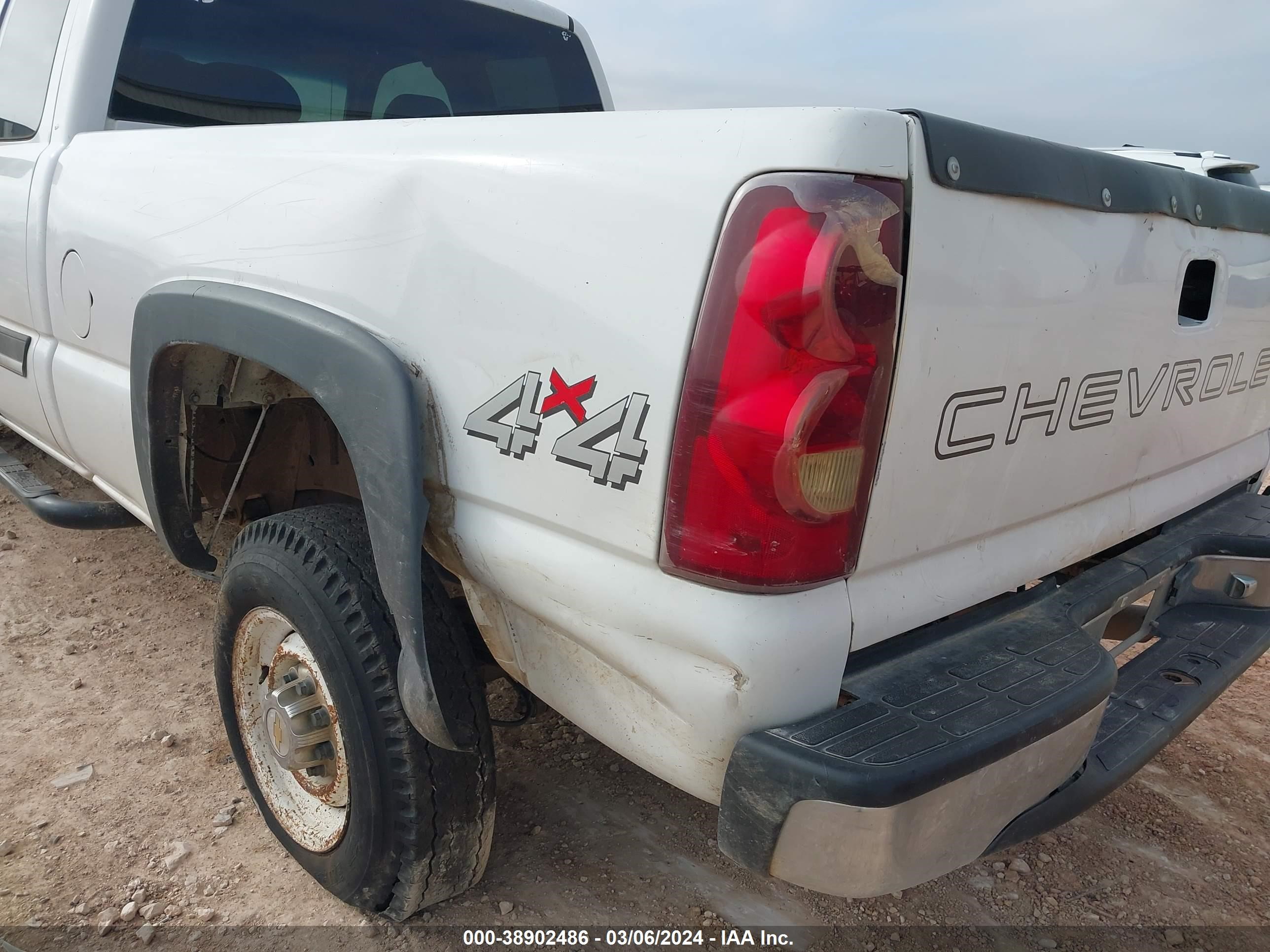 Photo 14 VIN: 1GCHK29U93E189415 - CHEVROLET SILVERADO 