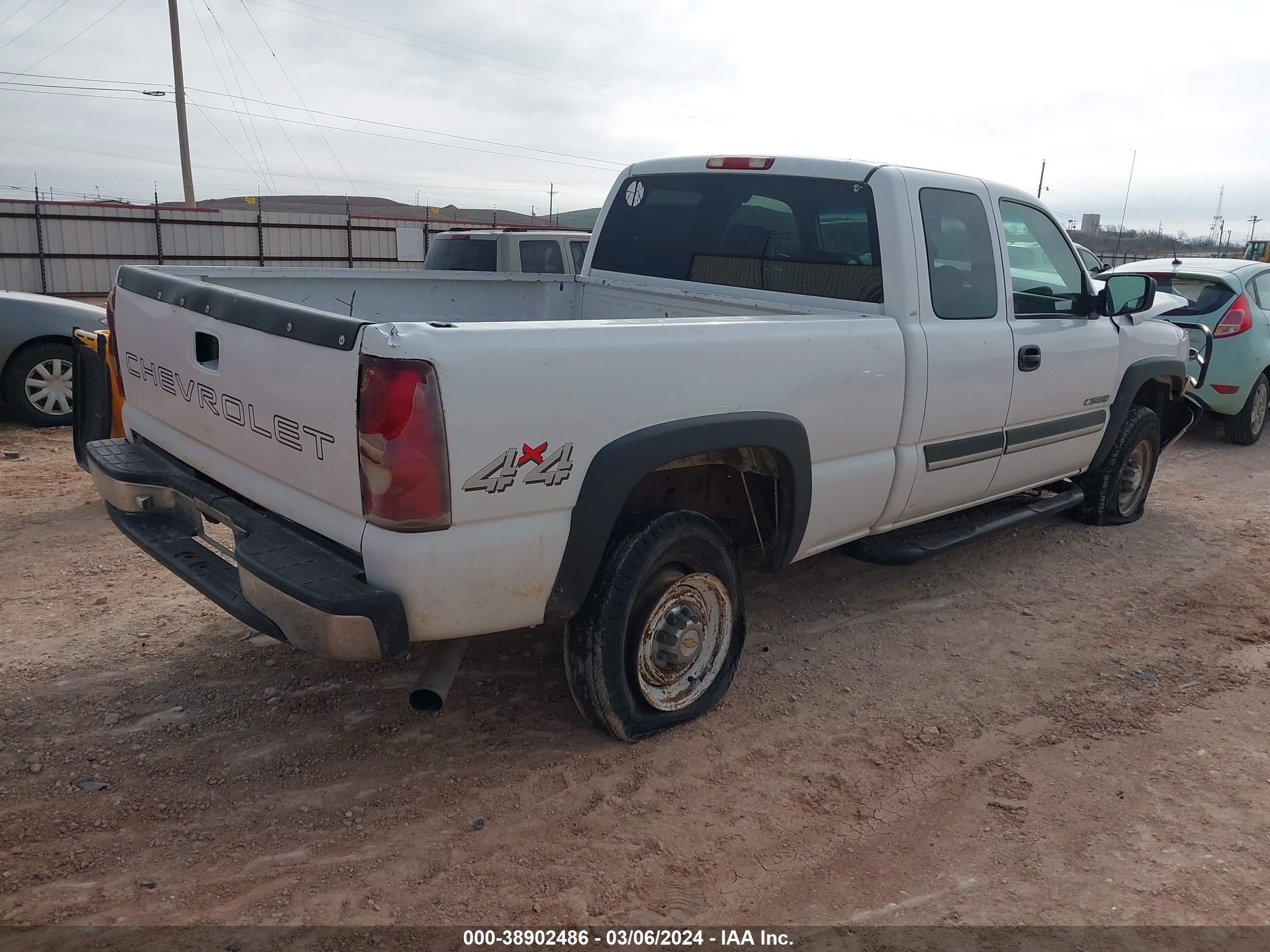 Photo 3 VIN: 1GCHK29U93E189415 - CHEVROLET SILVERADO 